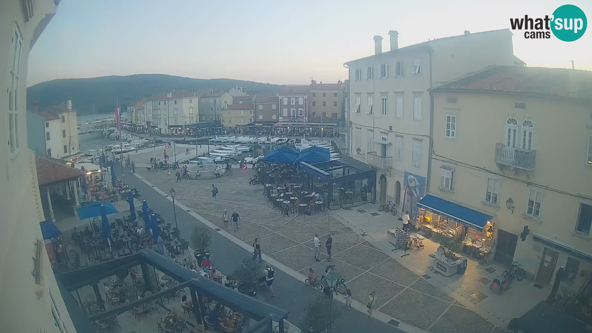 LIVE cam Cres Stadt – Hauptplatz und “mandrač” – Cres Insel – Kroatien
