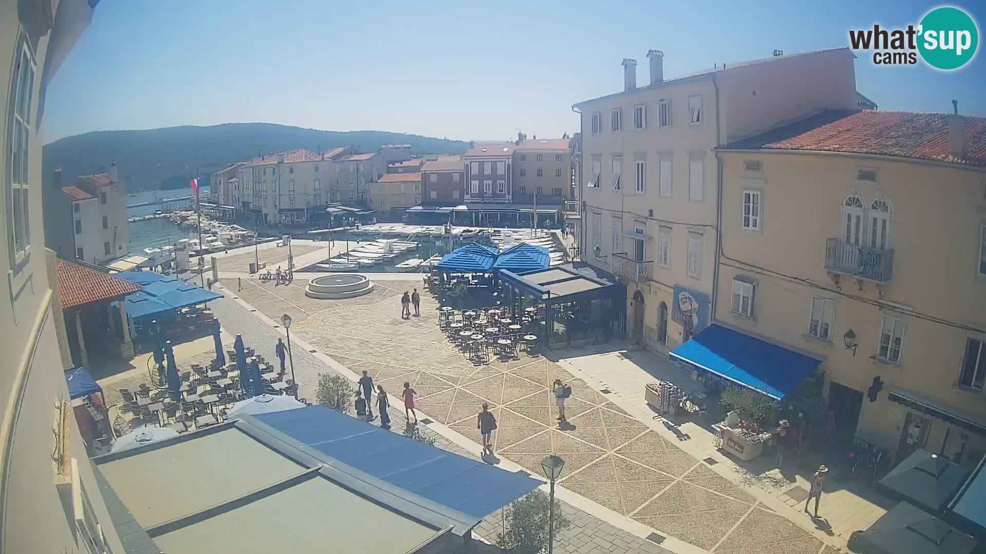 LIVE cam Cres city – place principale et “mandrač” – île de Cres – Croatie
