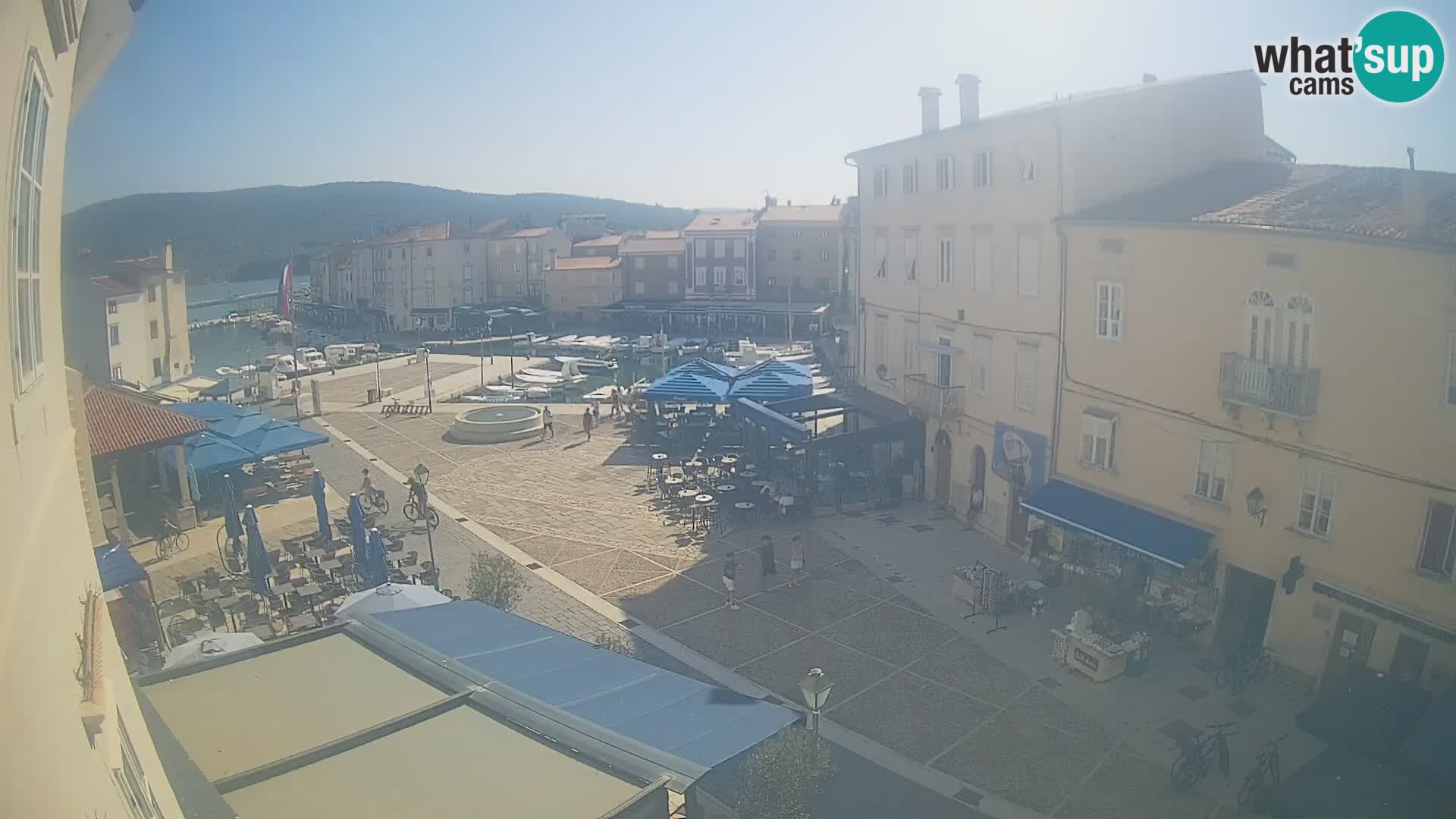 LIVE cam Cres city – place principale et “mandrač” – île de Cres – Croatie