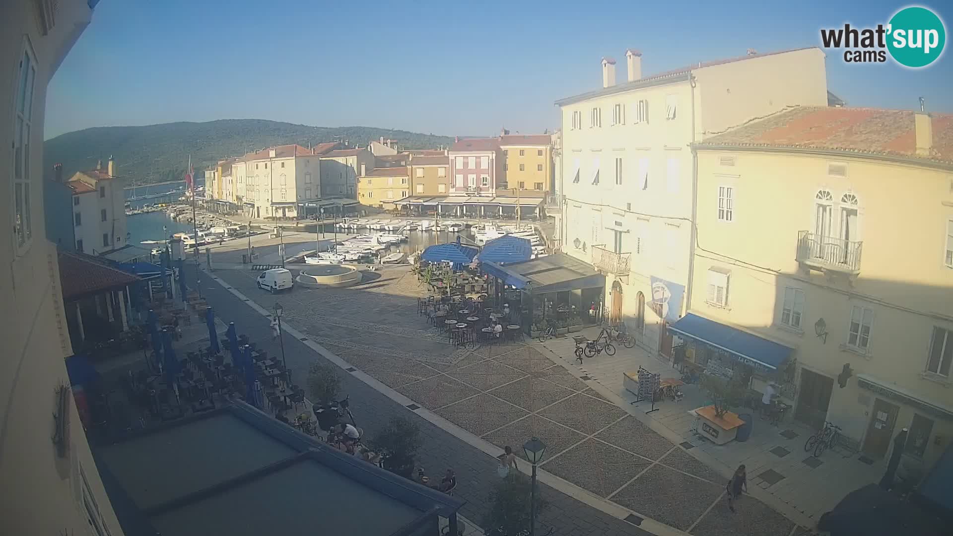 LIVE cam Cres Stadt – Hauptplatz und “mandrač” – Cres Insel – Kroatien
