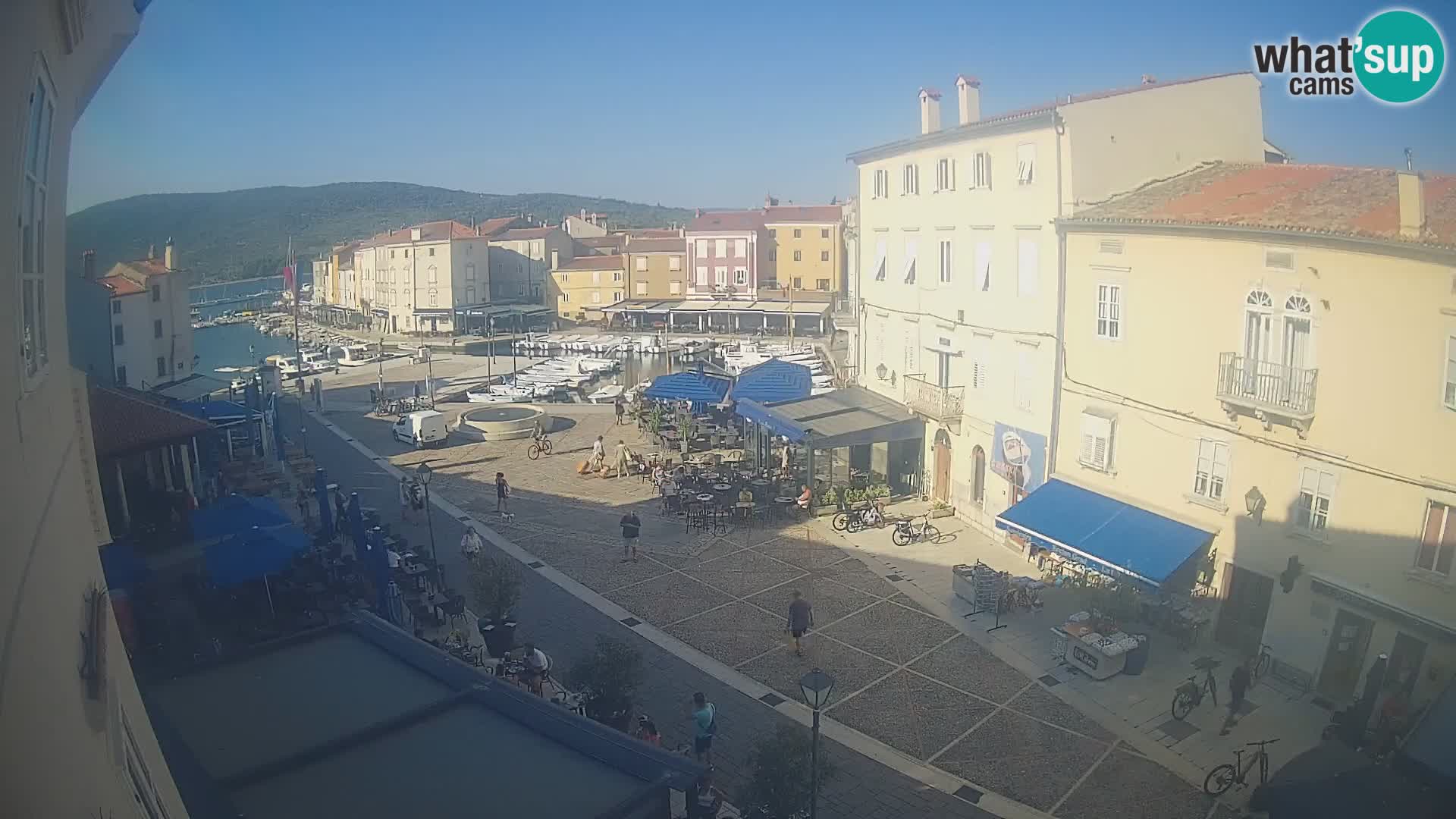Cámara en vivo ciudad de Cres – plaza principal y “mandrač” – isla de Cres – Croacia