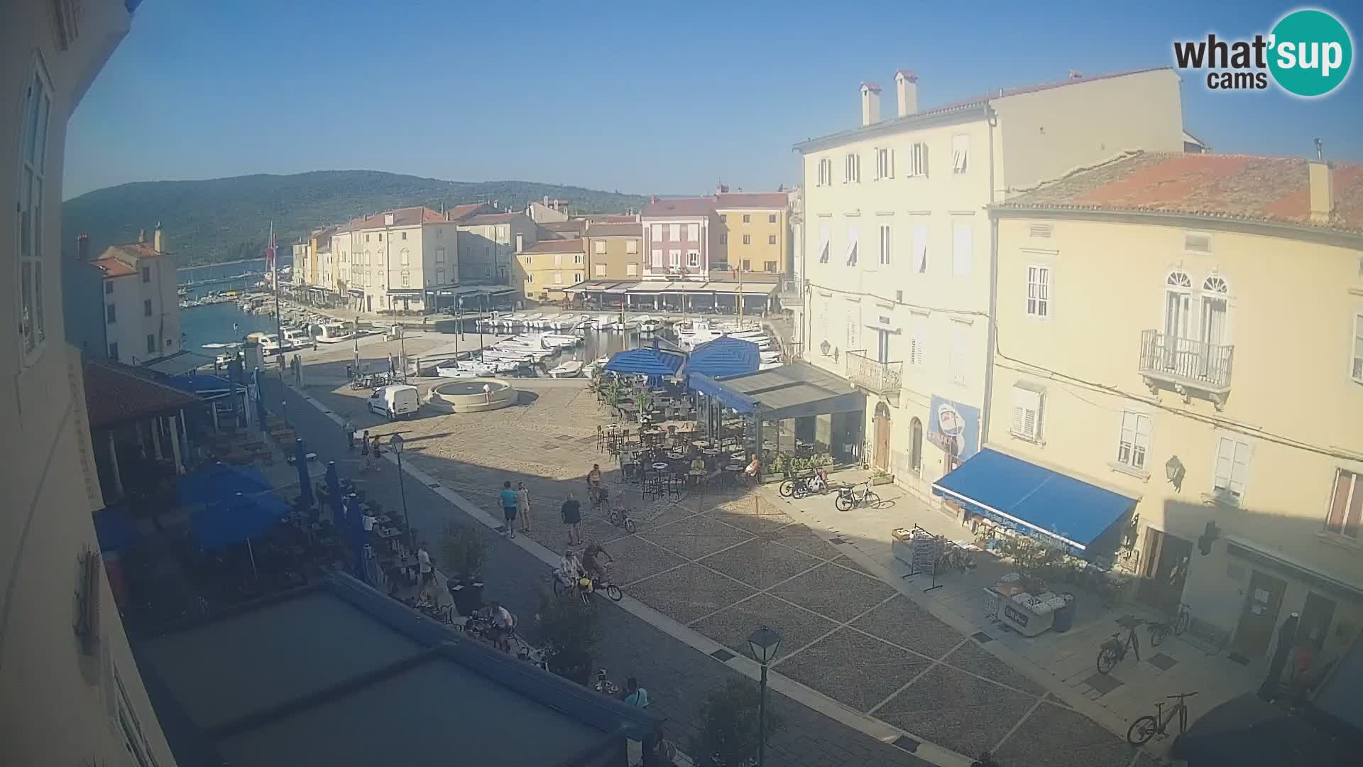 LIVE cam Cres city – place principale et “mandrač” – île de Cres – Croatie