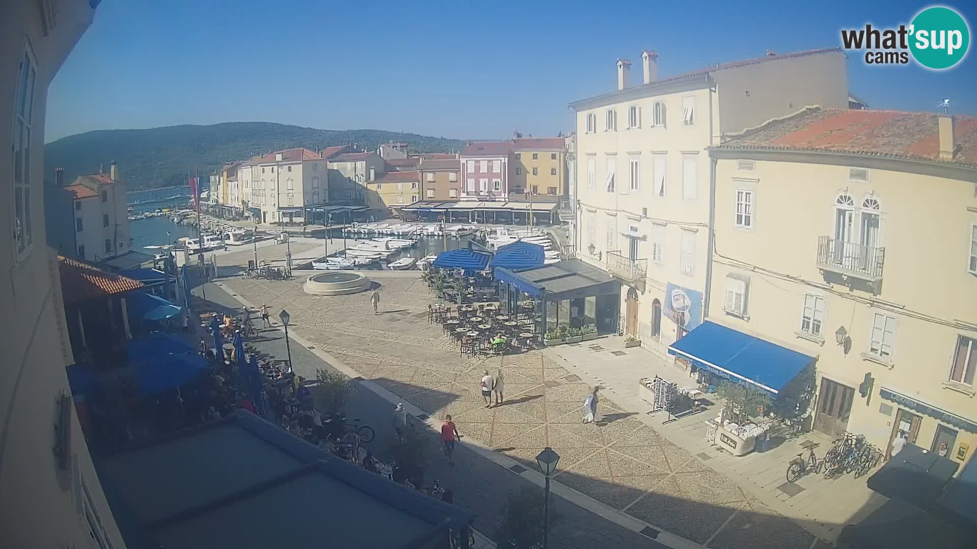 LIVE cam Cres city – place principale et “mandrač” – île de Cres – Croatie