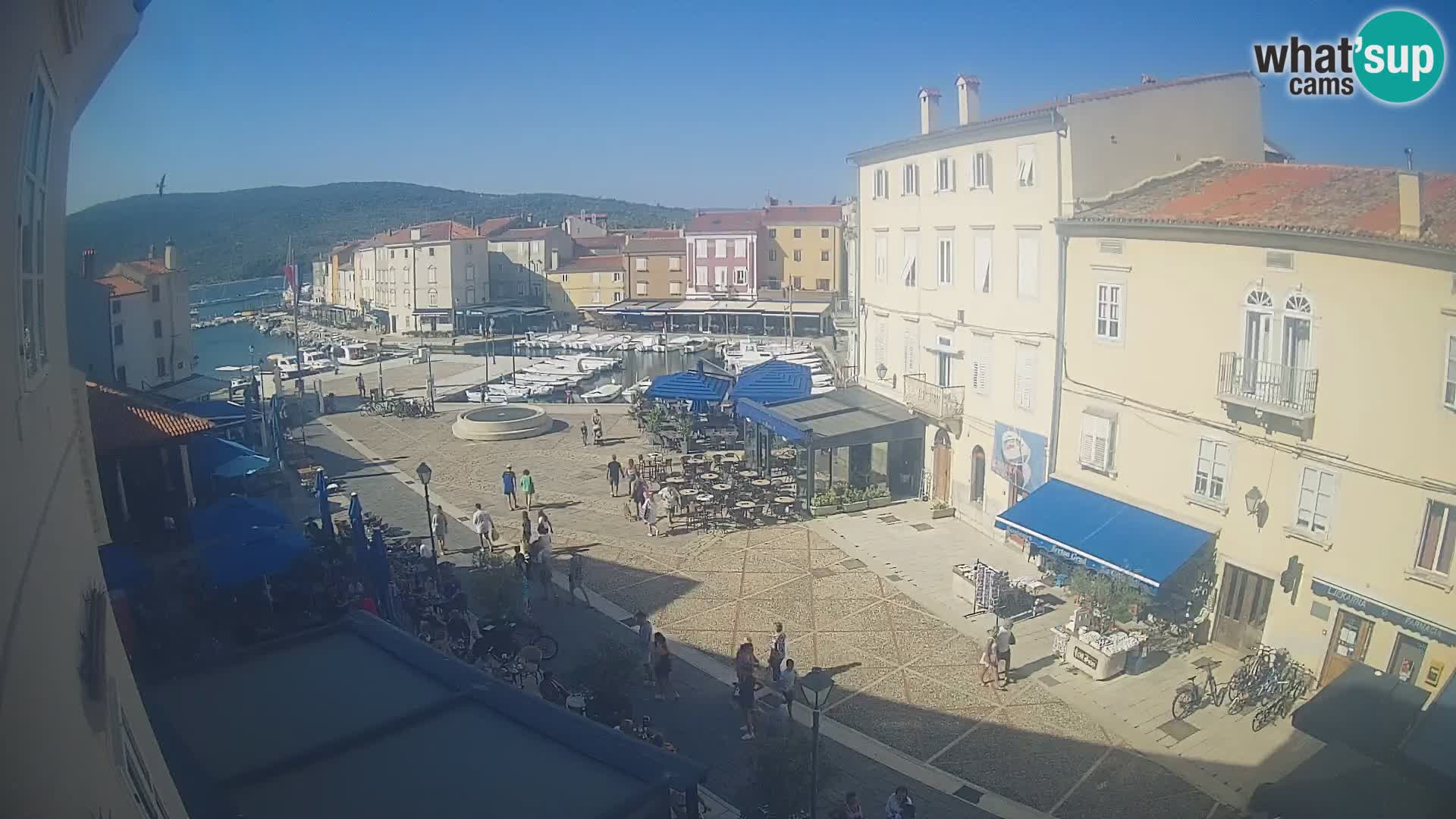 LIVE cam Cres city – place principale et “mandrač” – île de Cres – Croatie