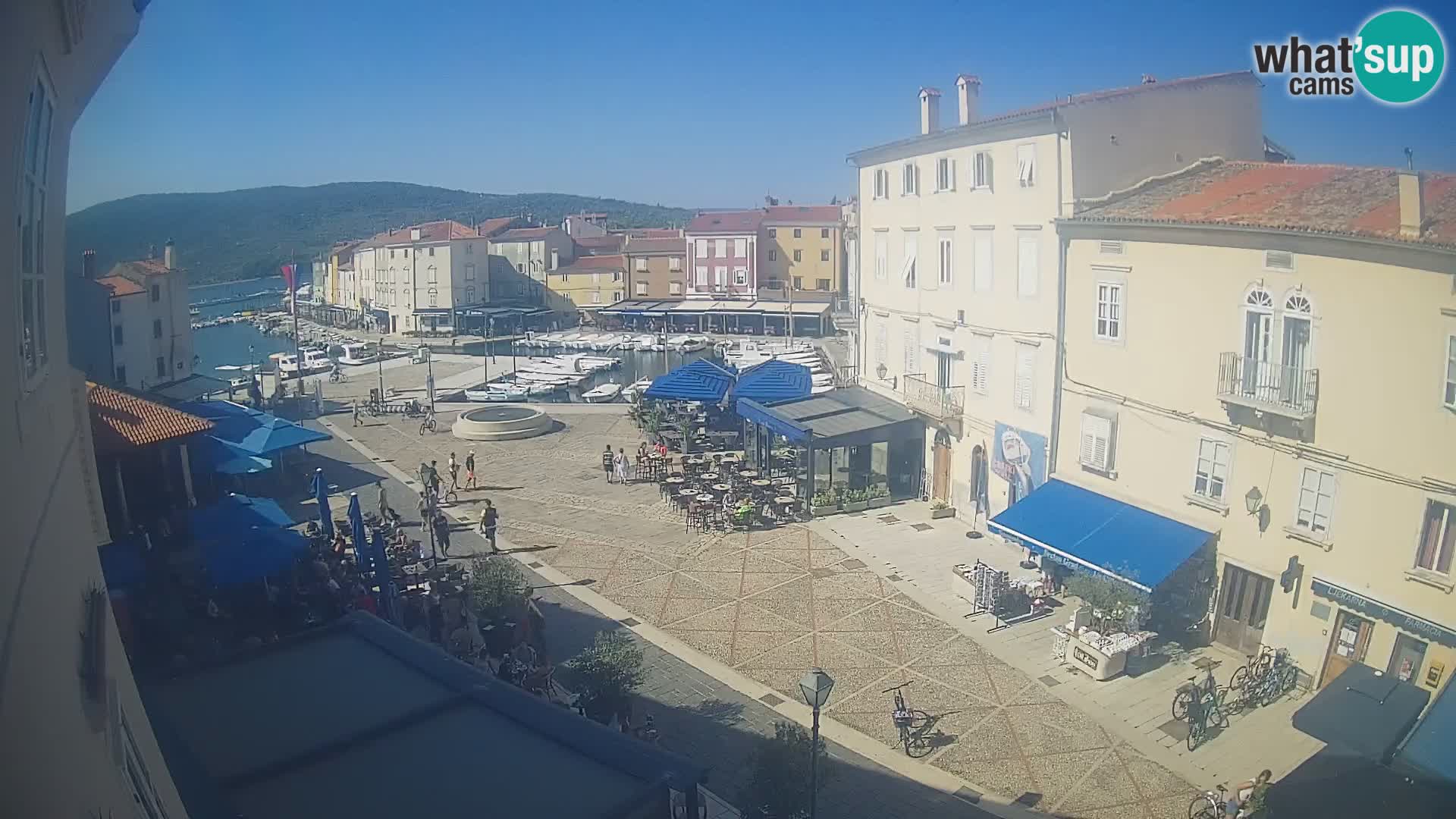 LIVE cam Cres city – place principale et “mandrač” – île de Cres – Croatie