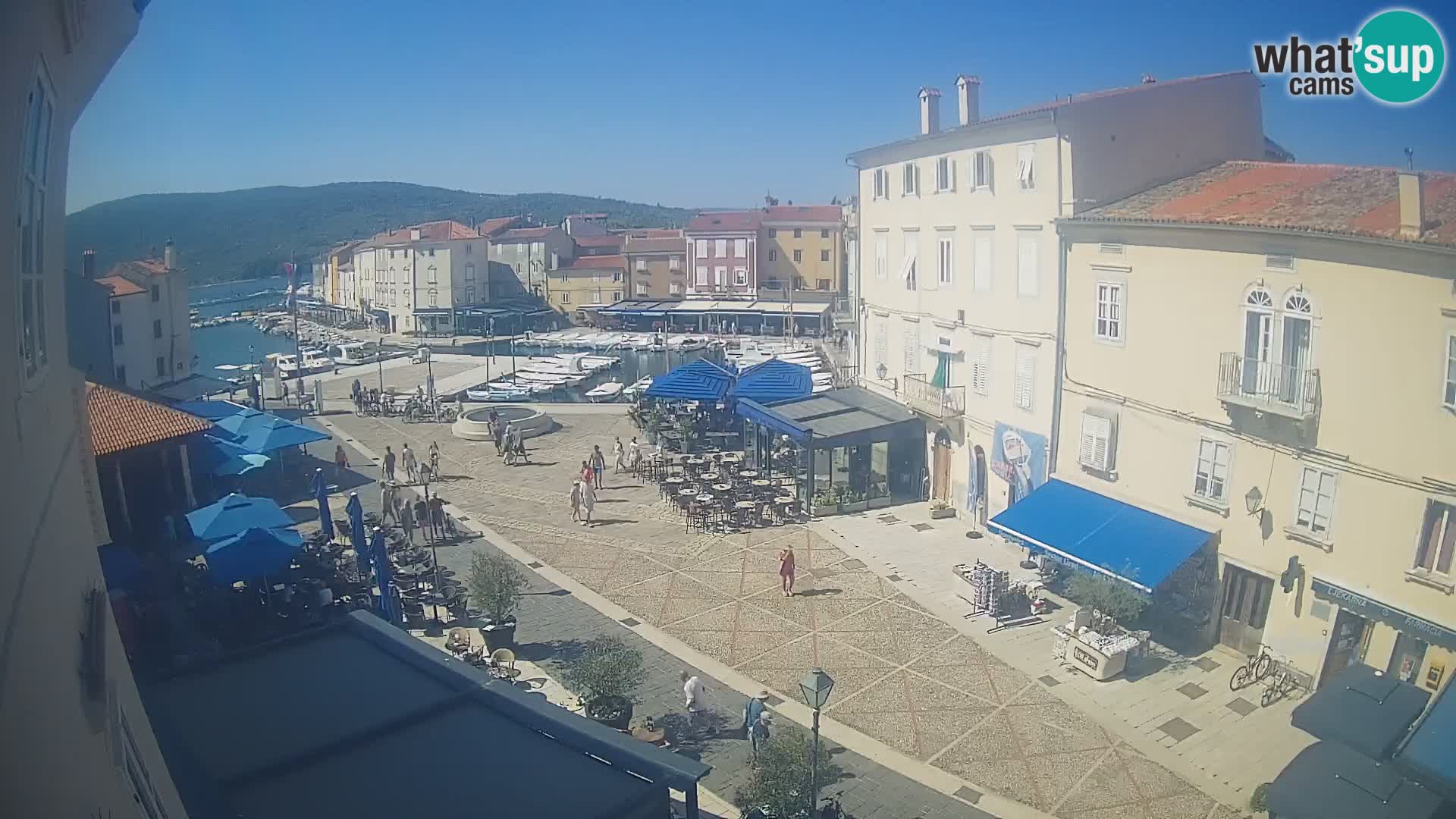 LIVE cam Cres city – place principale et “mandrač” – île de Cres – Croatie