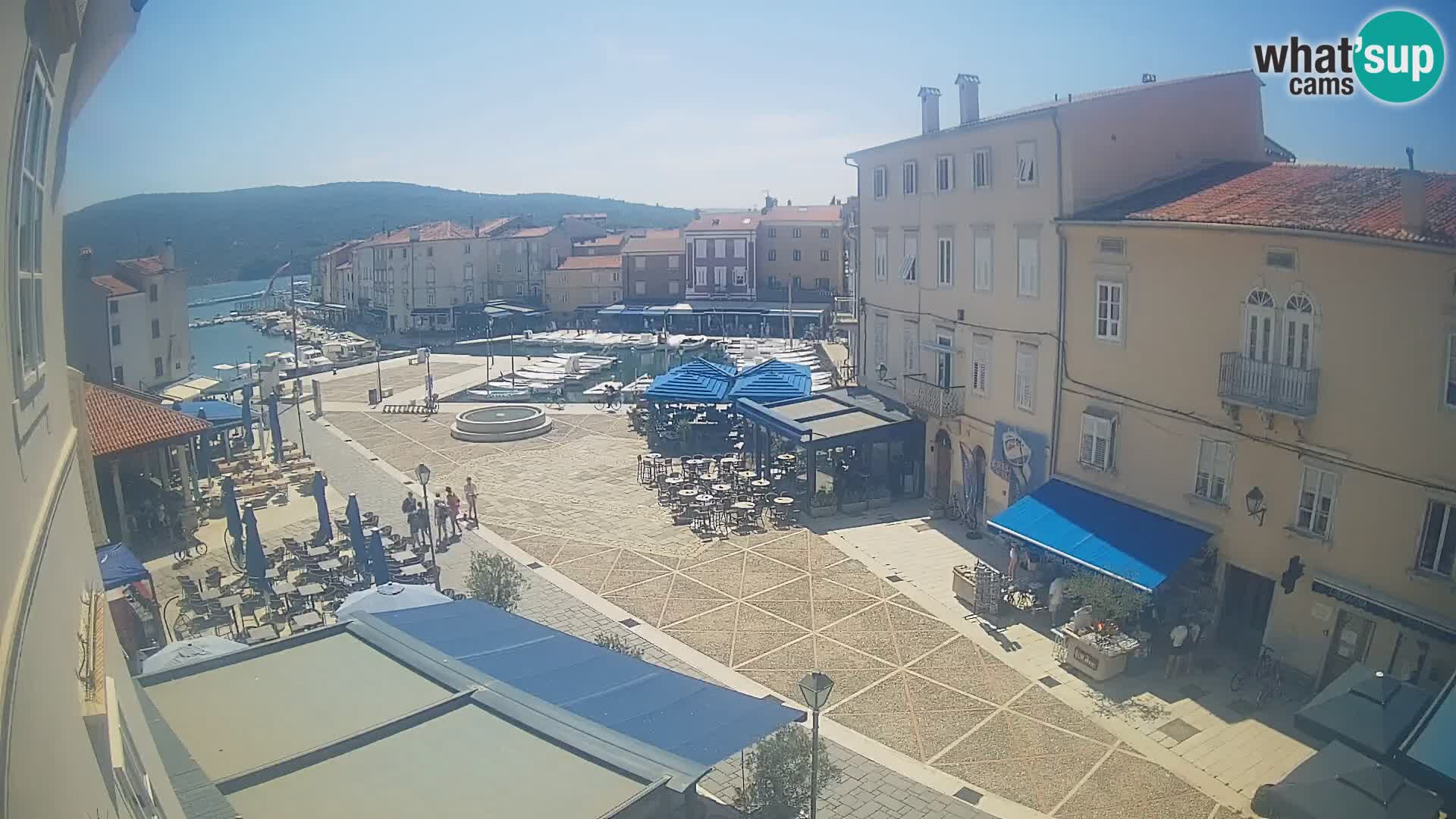 LIVE cam Cres city – place principale et “mandrač” – île de Cres – Croatie