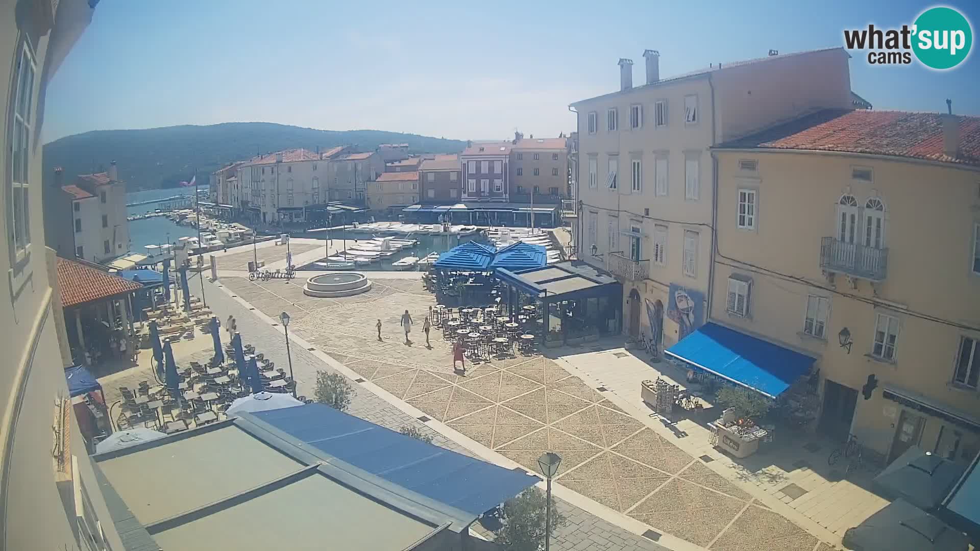 LIVE cam Cres city – place principale et “mandrač” – île de Cres – Croatie
