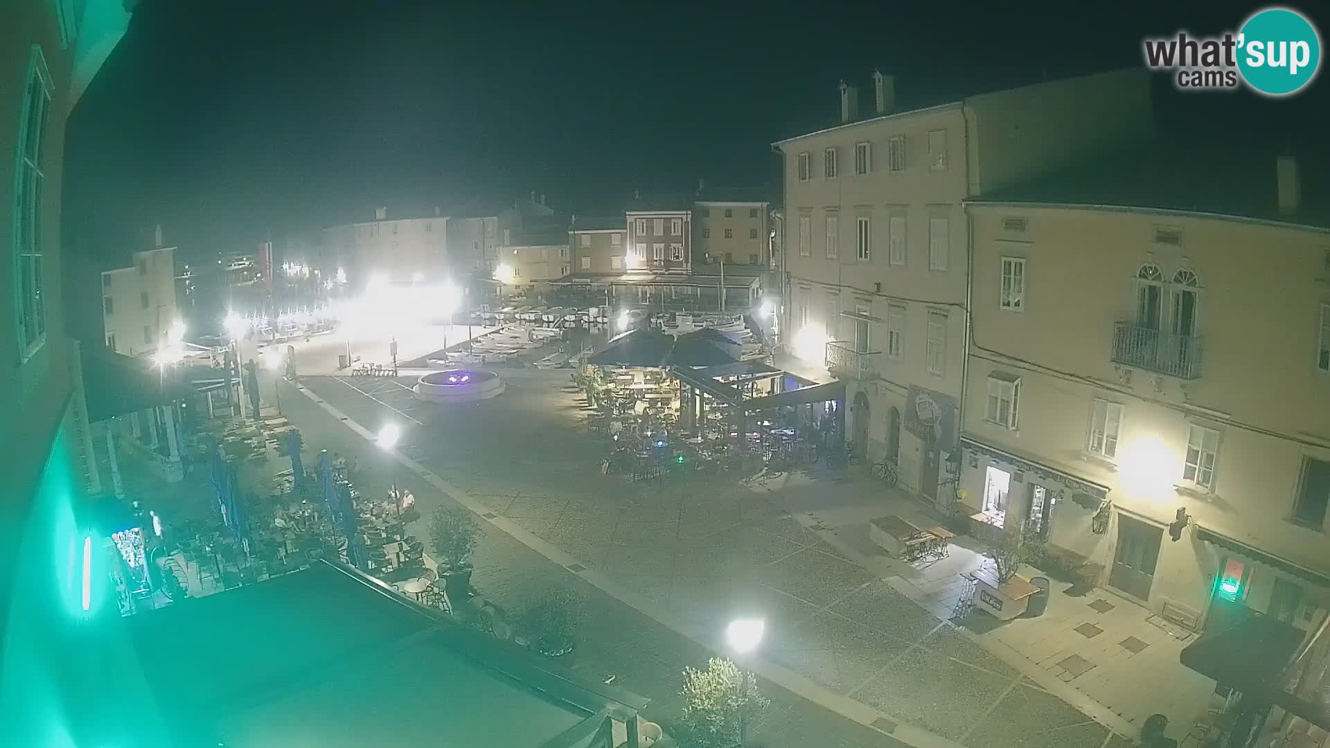 Cámara en vivo ciudad de Cres – plaza principal y “mandrač” – isla de Cres – Croacia
