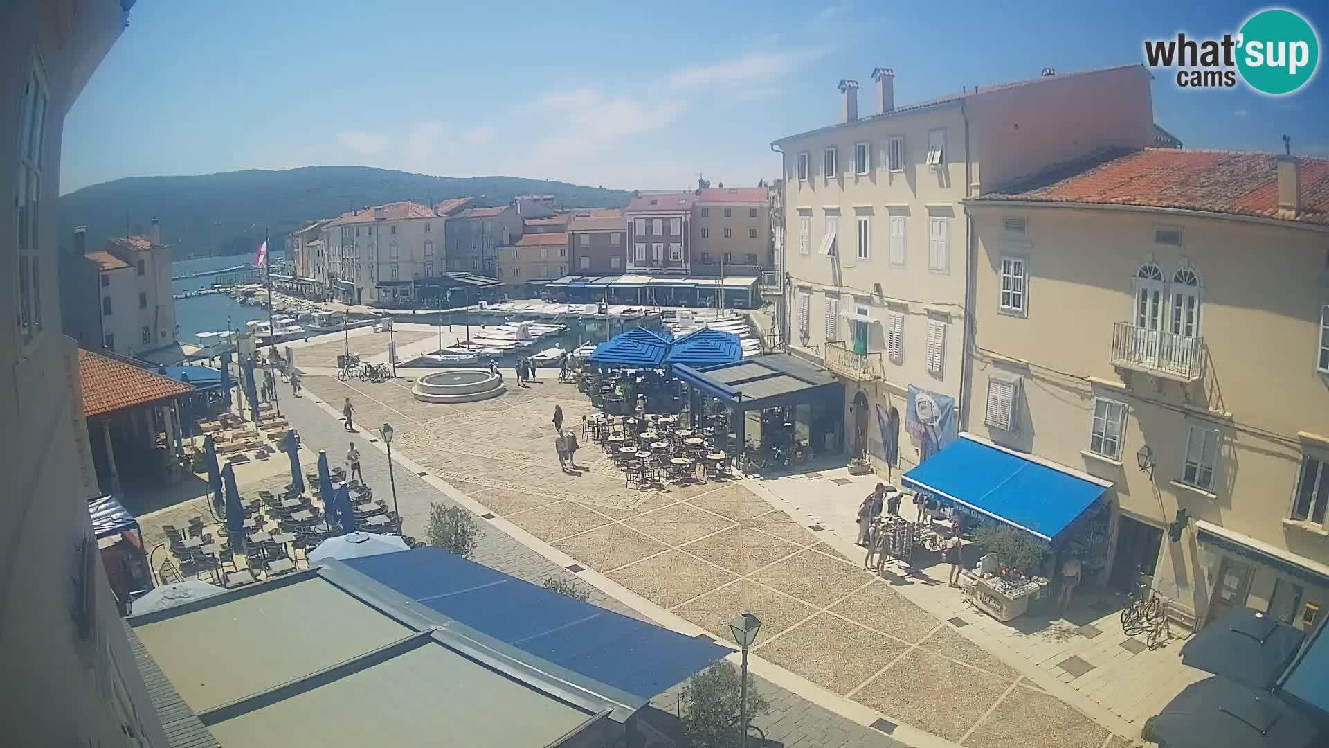 Cámara en vivo ciudad de Cres – plaza principal y “mandrač” – isla de Cres – Croacia