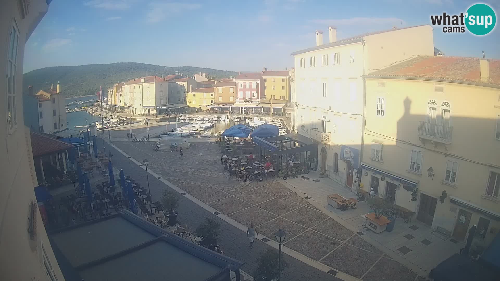 LIVE cam Cres city – place principale et “mandrač” – île de Cres – Croatie