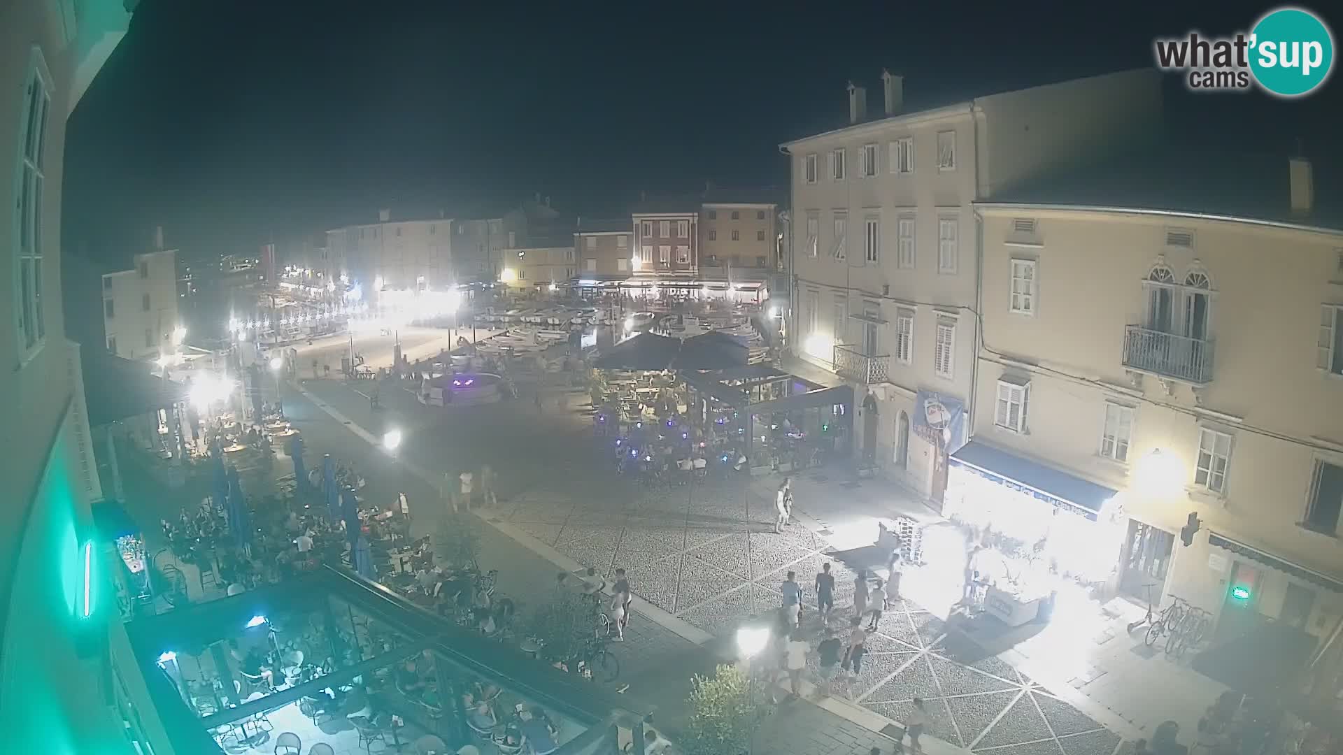 Cámara en vivo ciudad de Cres – plaza principal y “mandrač” – isla de Cres – Croacia