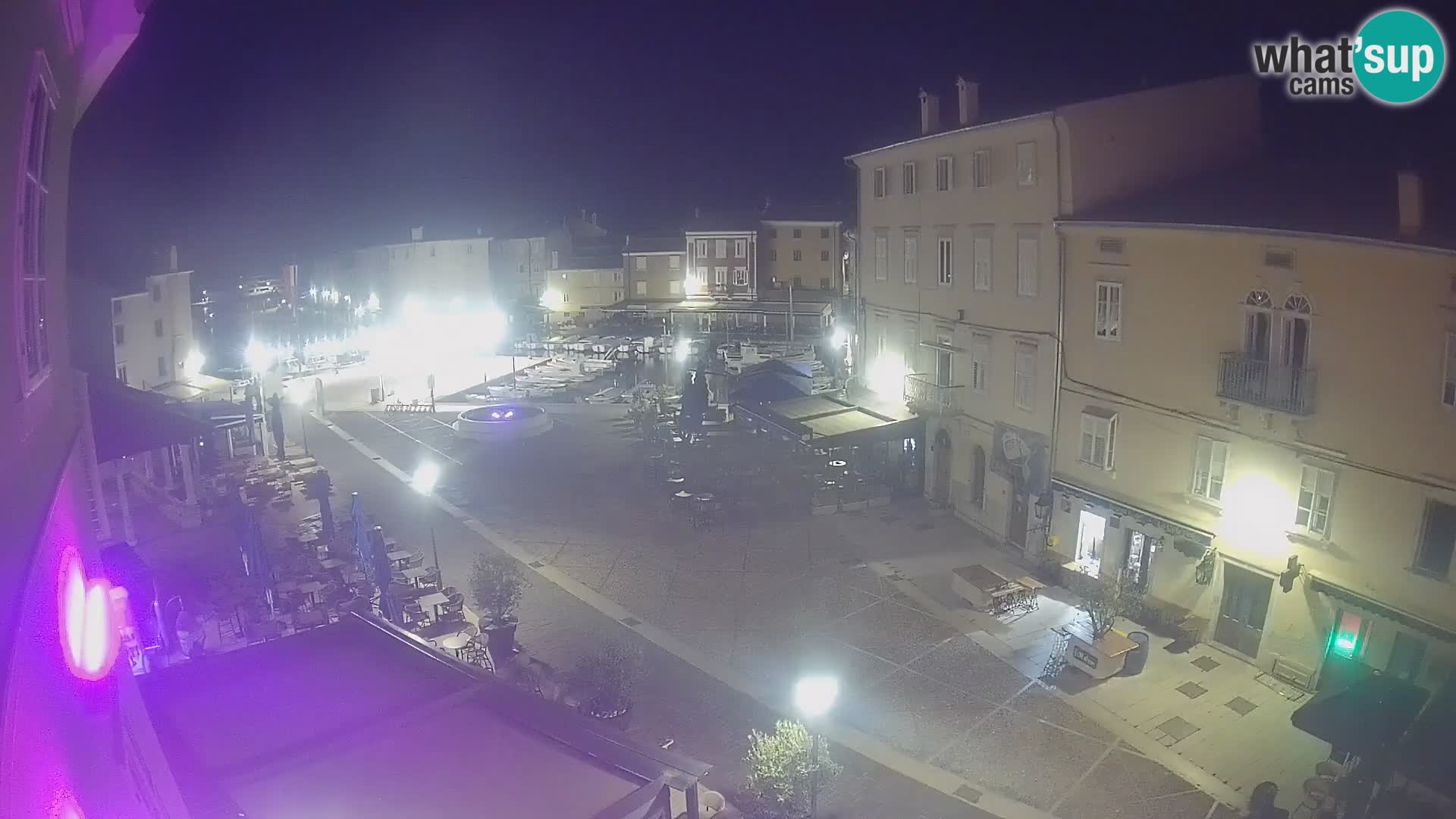Cámara en vivo ciudad de Cres – plaza principal y “mandrač” – isla de Cres – Croacia