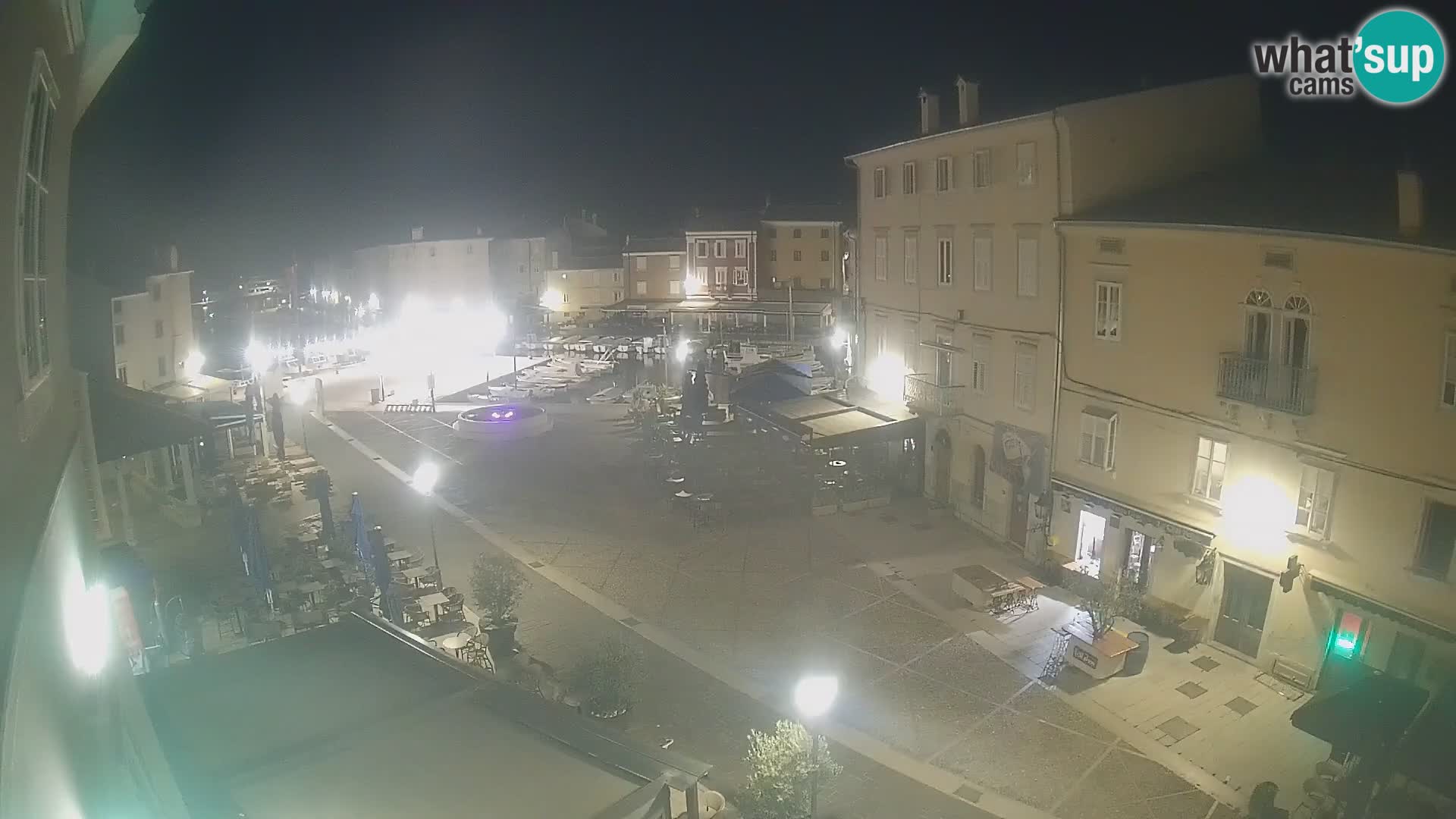 Kamera v ŽIVO Cres mesto – glavni trg in “mandrač” – otok Cres – Hrvaška