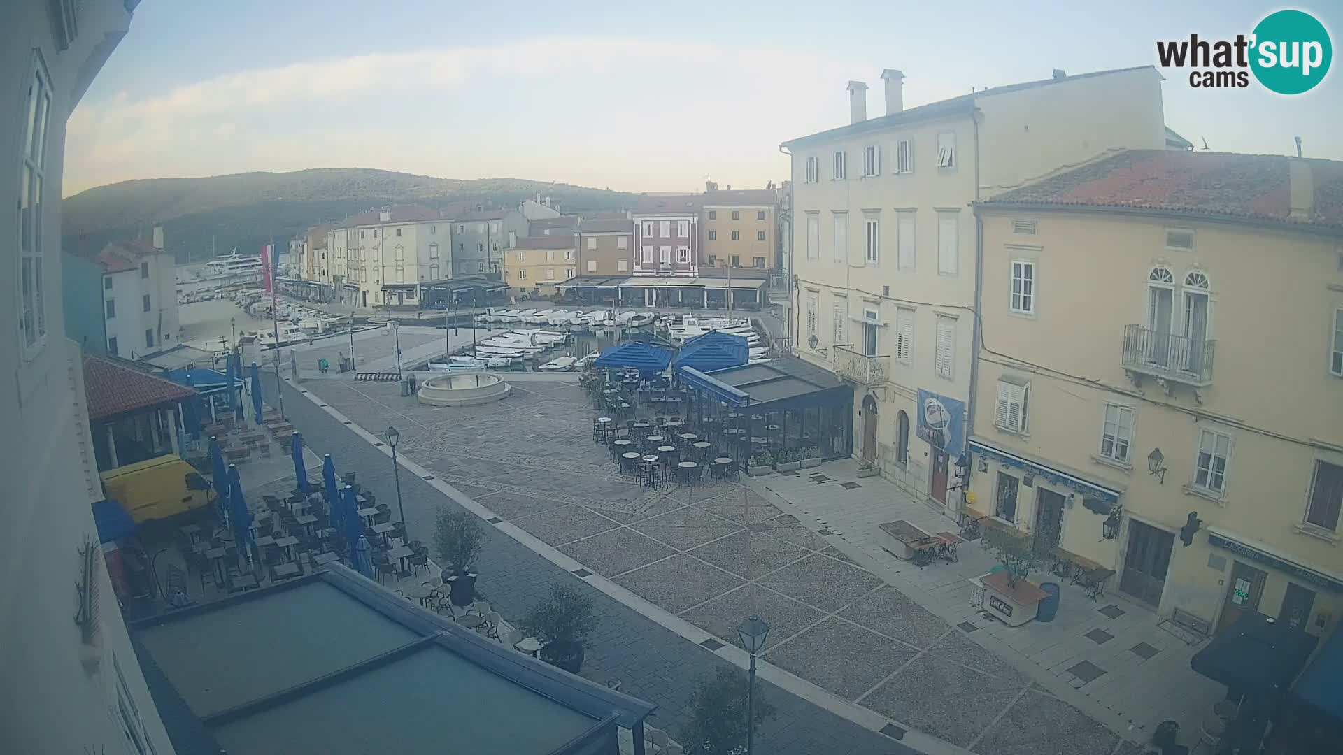 Cámara en vivo ciudad de Cres – plaza principal y “mandrač” – isla de Cres – Croacia