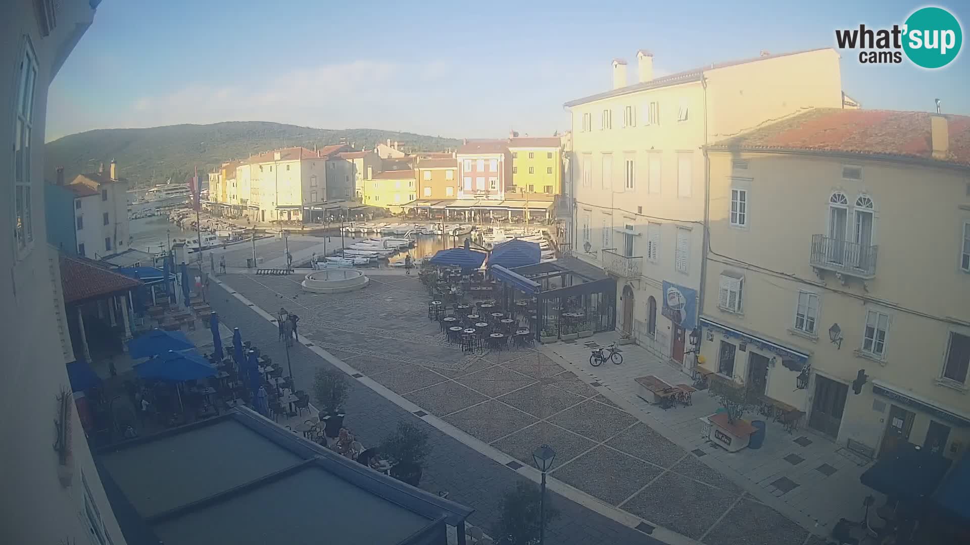 Cámara en vivo ciudad de Cres – plaza principal y “mandrač” – isla de Cres – Croacia