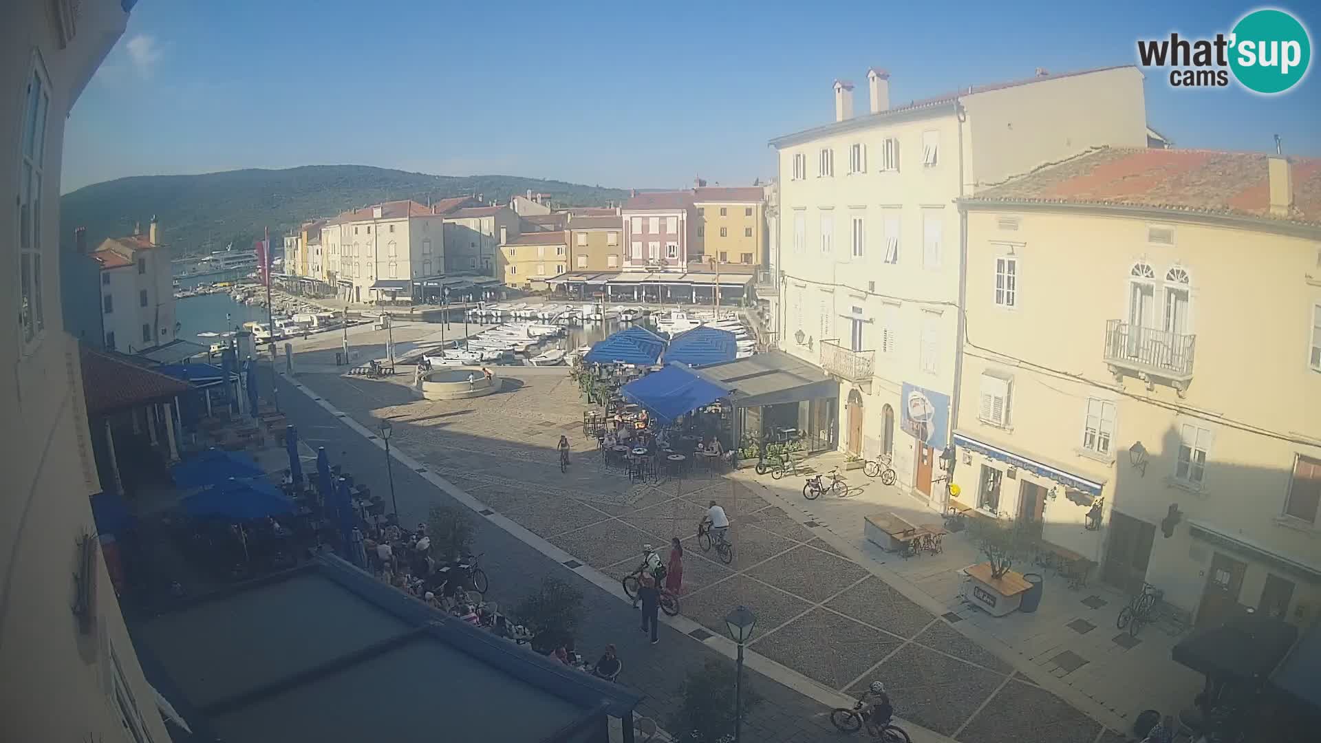 Cámara en vivo ciudad de Cres – plaza principal y “mandrač” – isla de Cres – Croacia