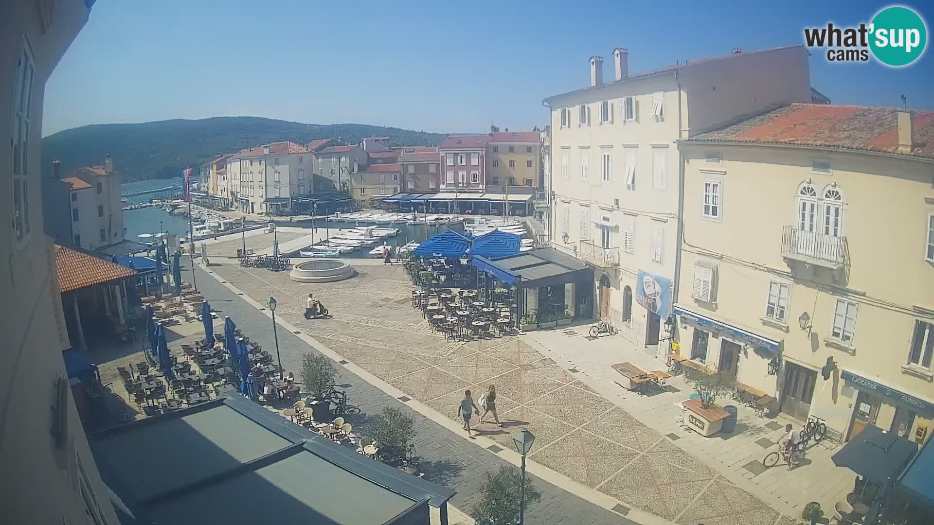 LIVE cam Cres city – place principale et “mandrač” – île de Cres – Croatie