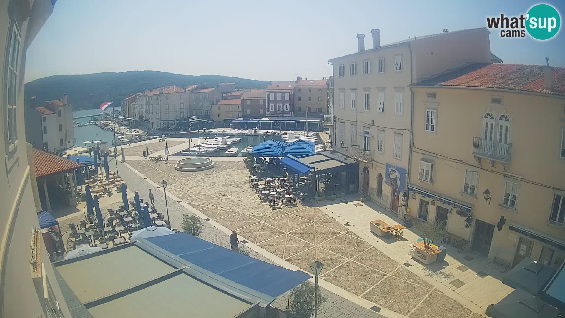 Kamera v ŽIVO Cres mesto – glavni trg in “mandrač” – otok Cres – Hrvaška