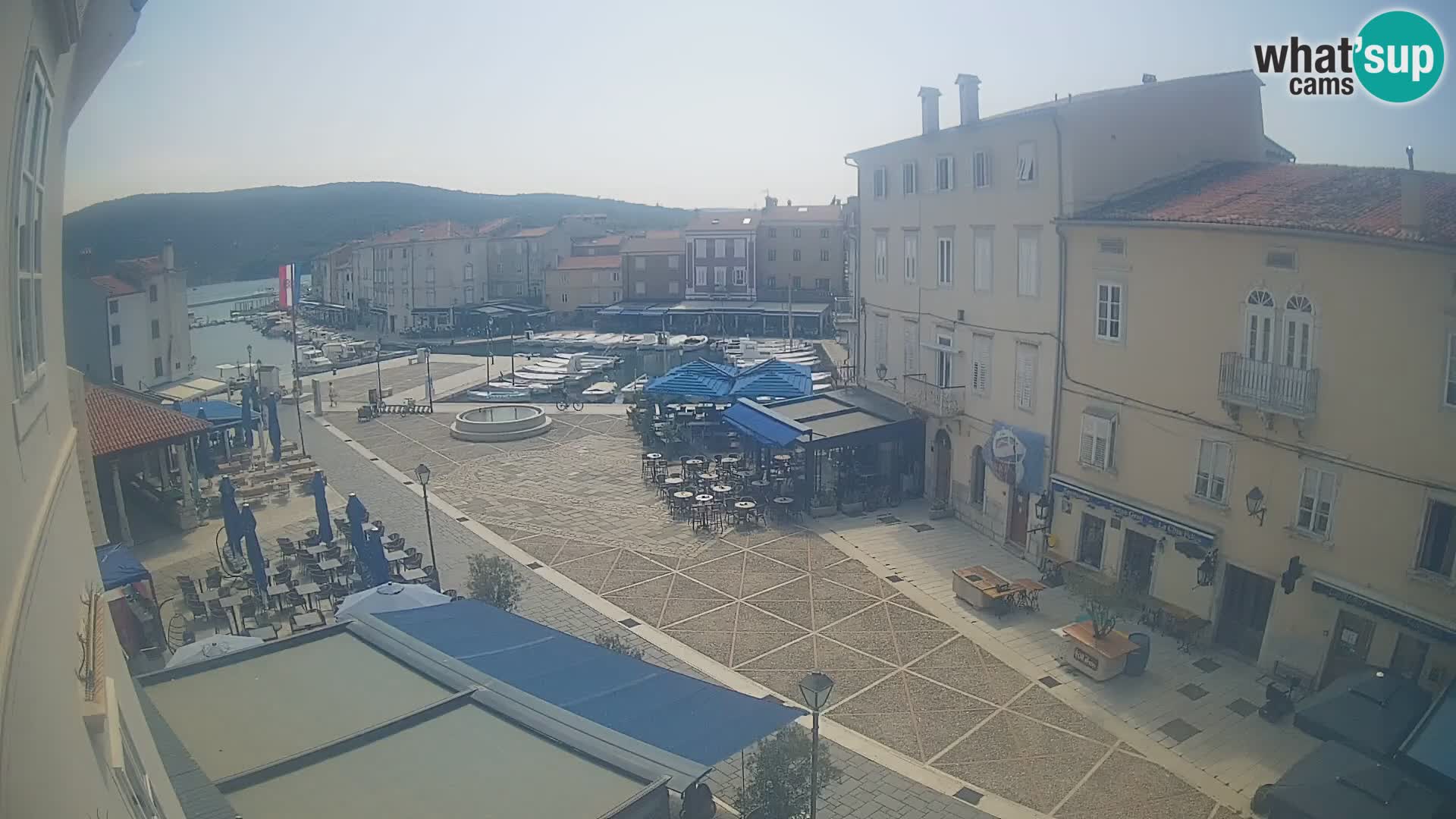 LIVE cam Cres Stadt – Hauptplatz und “mandrač” – Cres Insel – Kroatien