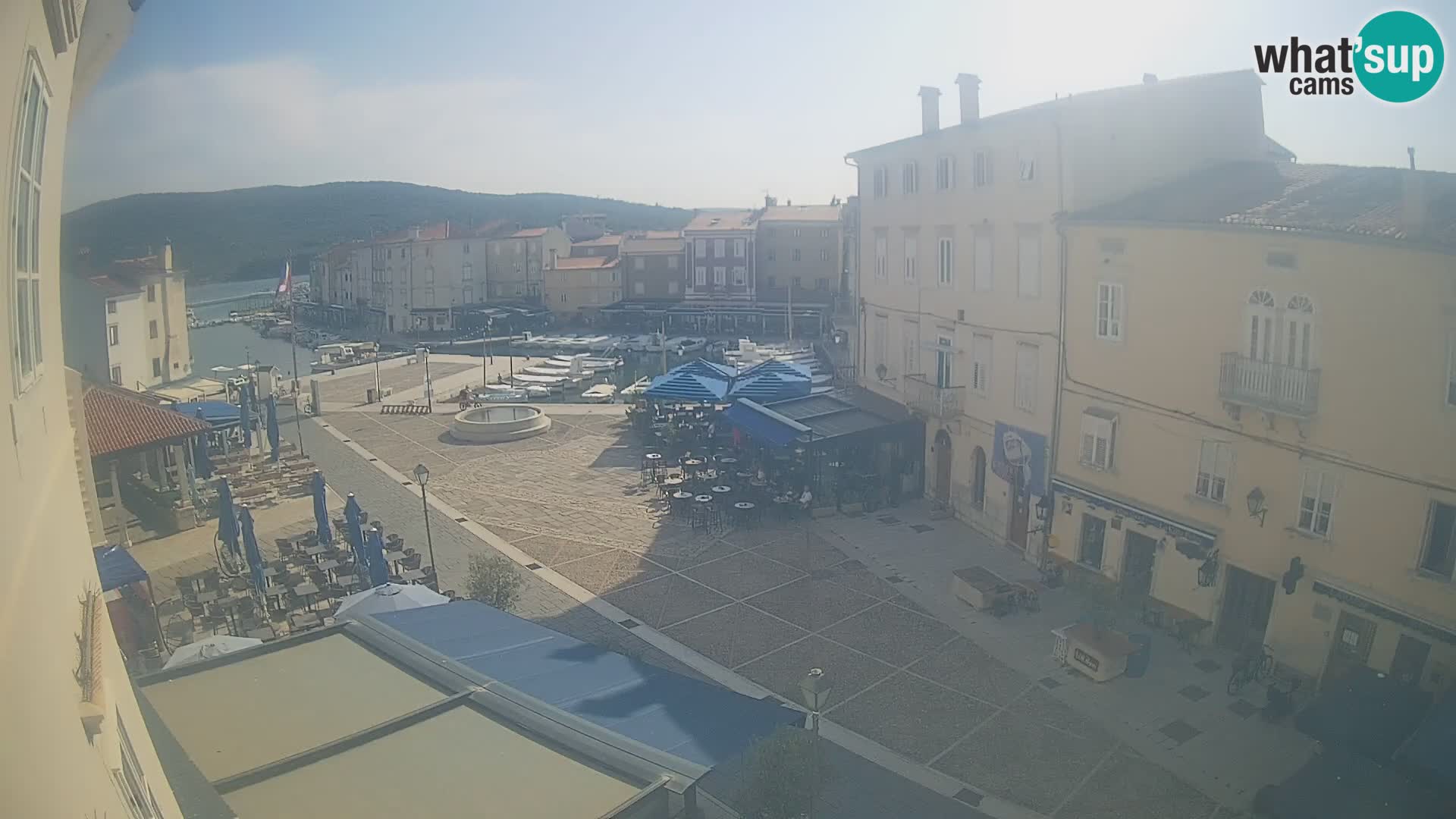 LIVE cam Cres Stadt – Hauptplatz und “mandrač” – Cres Insel – Kroatien