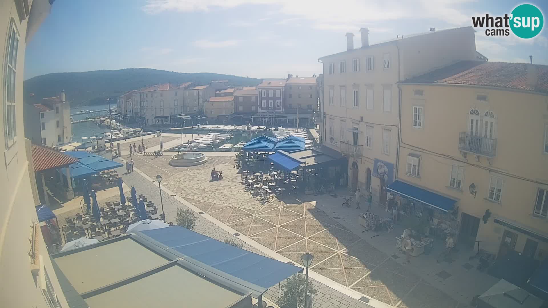Kamera v ŽIVO Cres mesto – glavni trg in “mandrač” – otok Cres – Hrvaška
