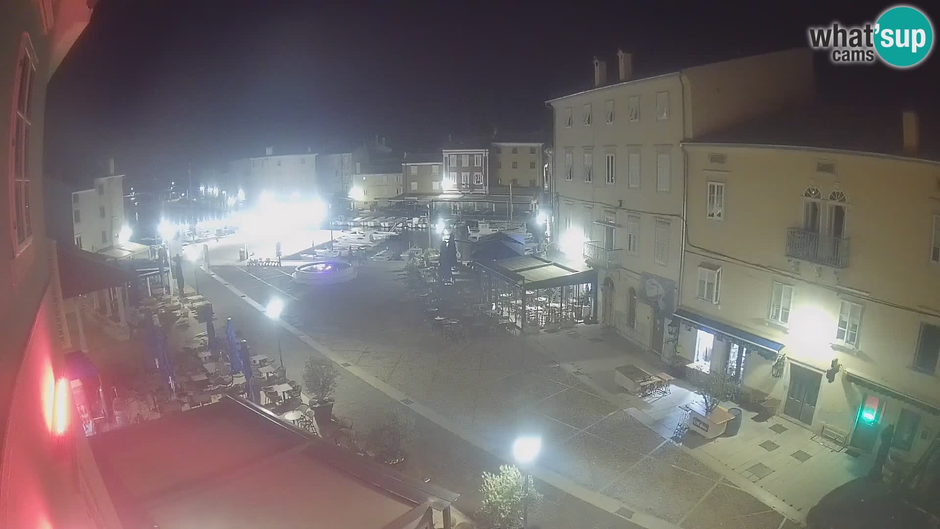 V ŽIVO spletna kamera Cres mesto – glavni trg in “mandrač” – otok Cres – Hrvaška