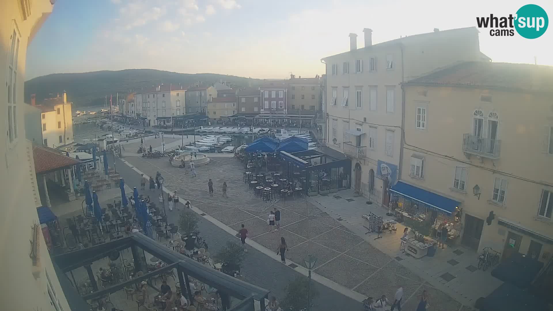 LIVE cam Cres Stadt – Hauptplatz und “mandrač” – Cres Insel – Kroatien