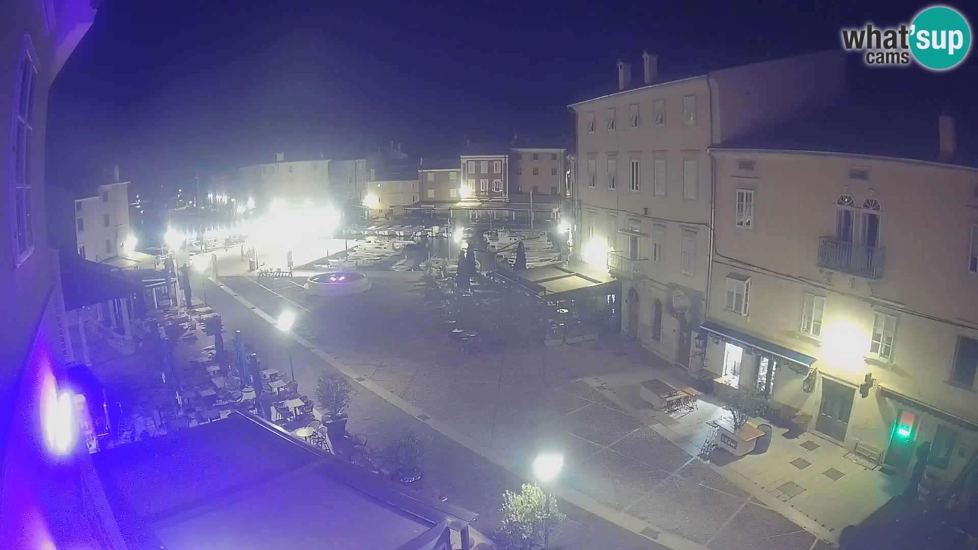 Kamera v ŽIVO Cres mesto – glavni trg in “mandrač” – otok Cres – Hrvaška