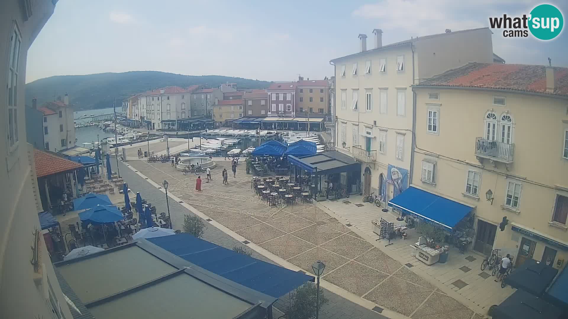 Cámara en vivo ciudad de Cres – plaza principal y “mandrač” – isla de Cres – Croacia
