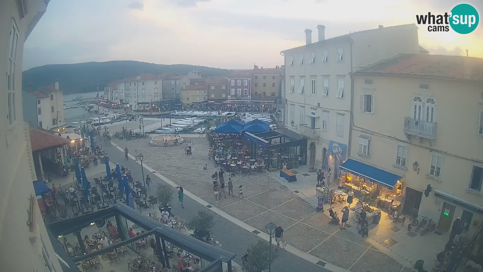 LIVE cam Cres città – piazza principale e “mandrač” – isola di Cherso – Croazia