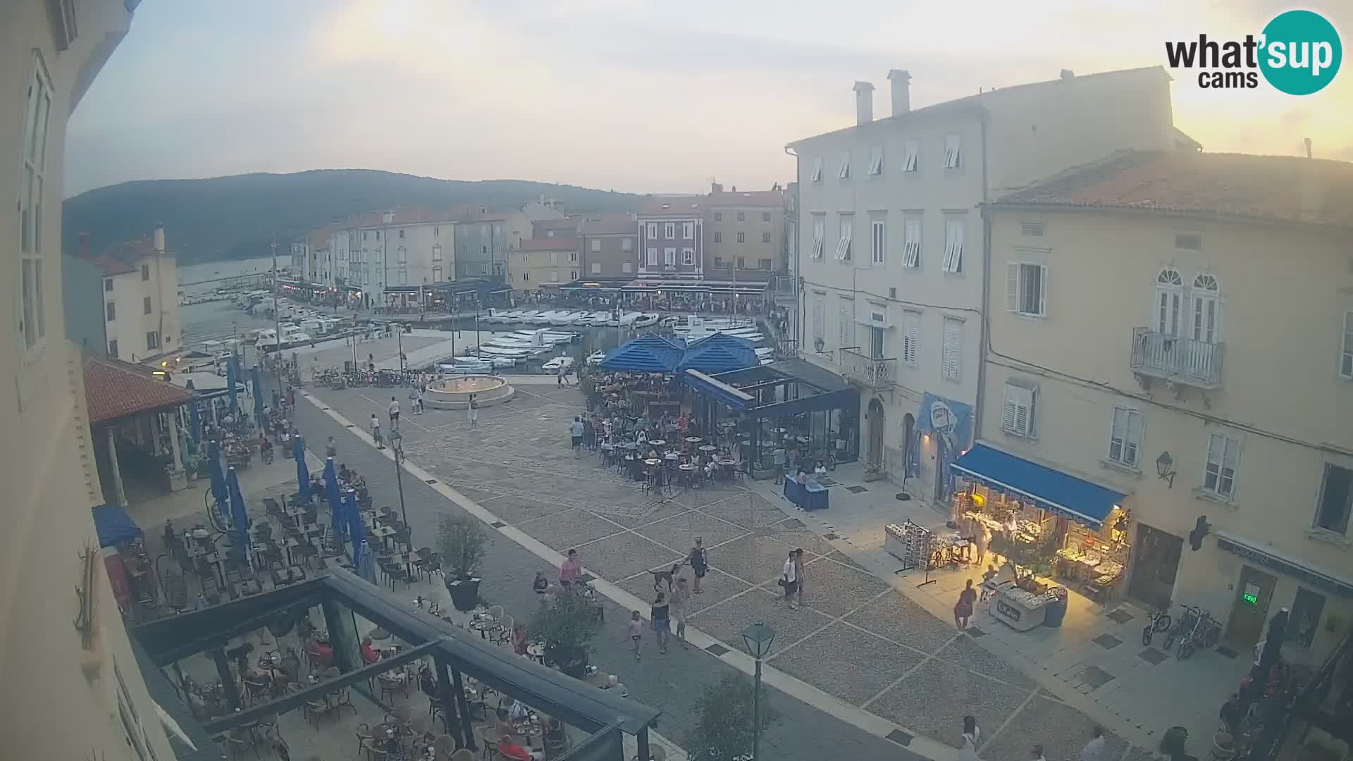LIVE cam Cres città – piazza principale e “mandrač” – isola di Cherso – Croazia