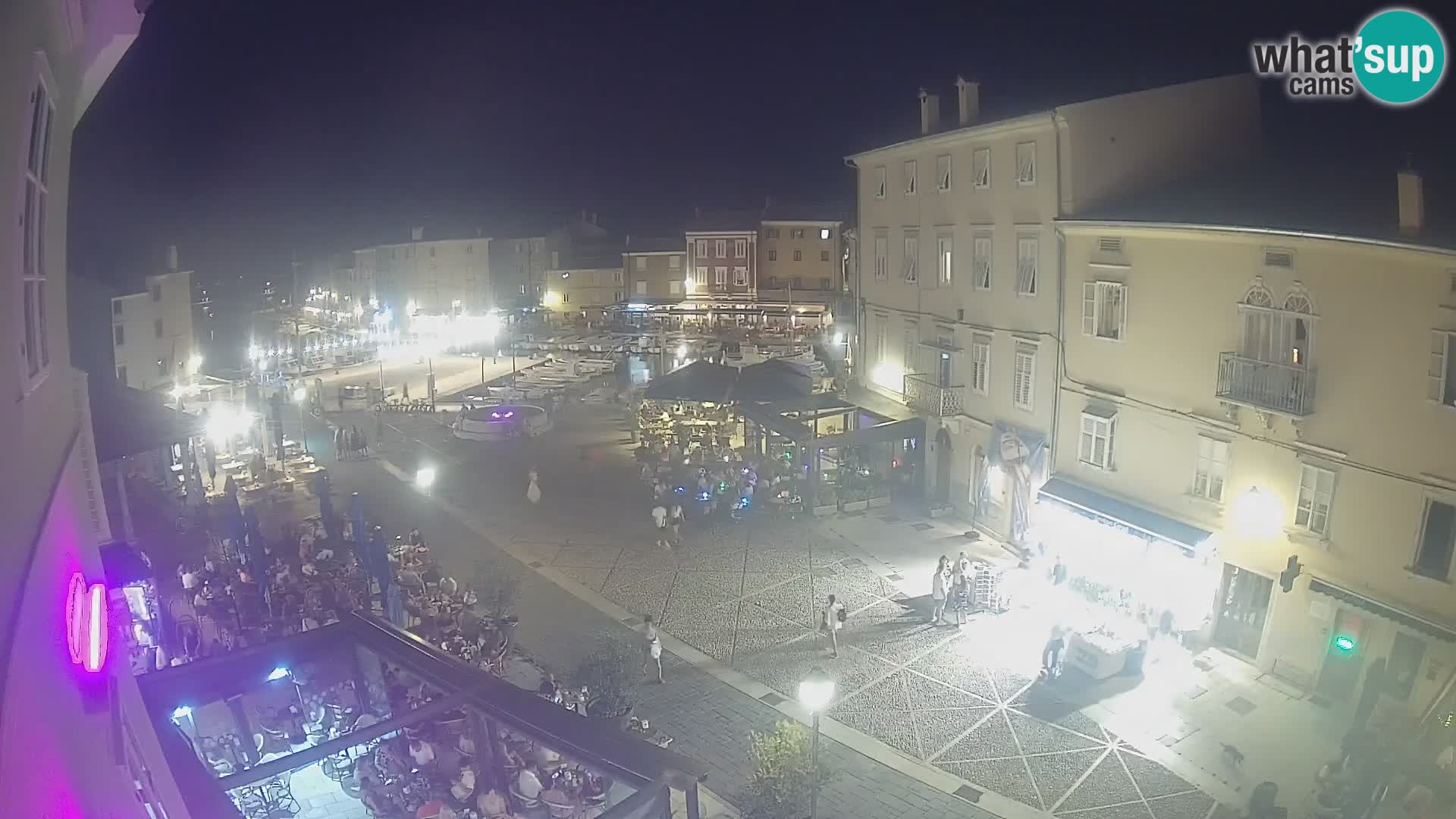 Cámara en vivo ciudad de Cres – plaza principal y “mandrač” – isla de Cres – Croacia