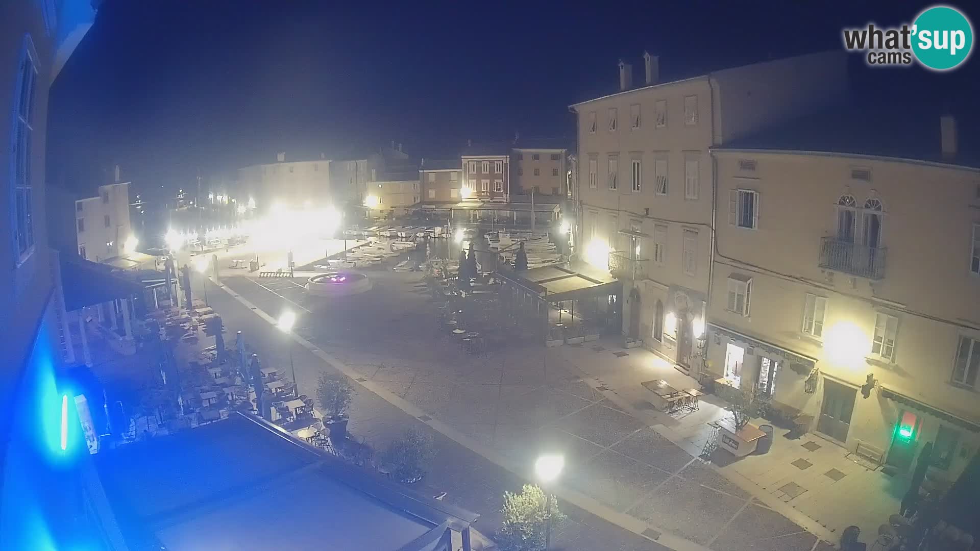 Web kamera Grad Cres – glavni trg i “mandrač” – otok Cres