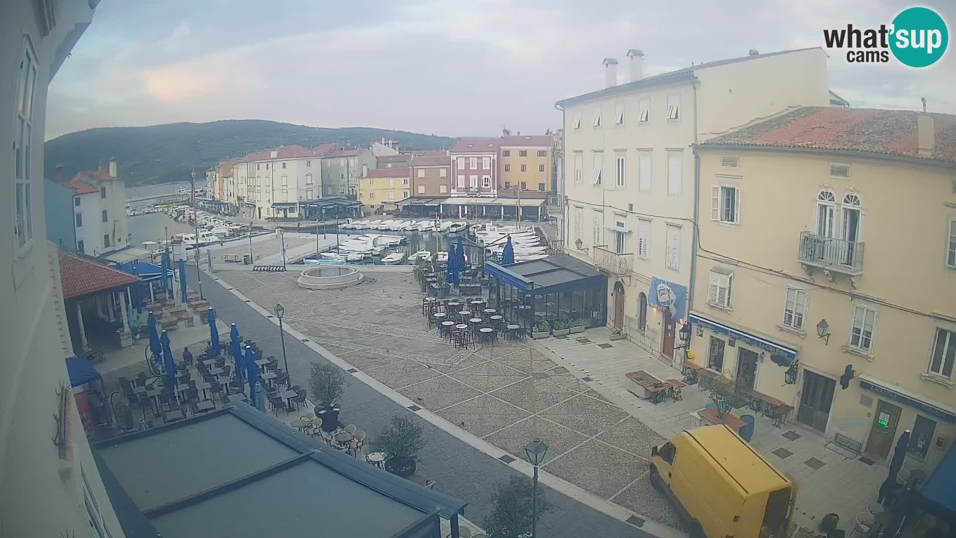 LIVE cam Cres city – place principale et “mandrač” – île de Cres – Croatie