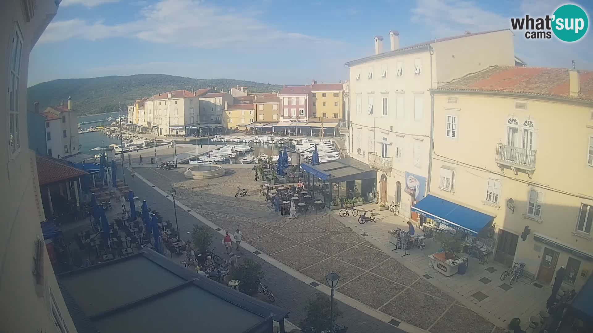 Cámara en vivo ciudad de Cres – plaza principal y “mandrač” – isla de Cres – Croacia