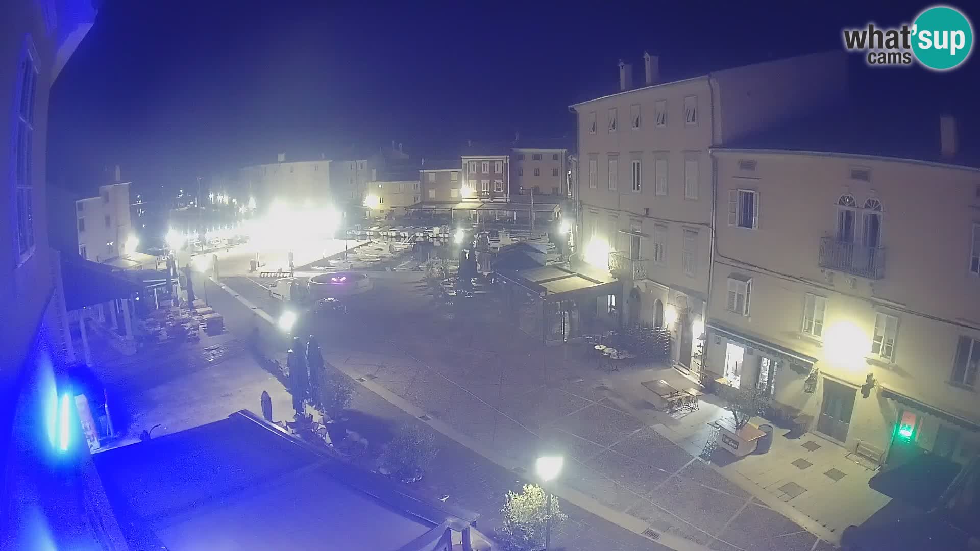 V ŽIVO spletna kamera Cres mesto – glavni trg in “mandrač” – otok Cres – Hrvaška
