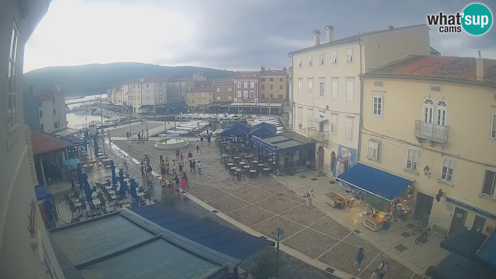 LIVE cam Cres city – place principale et “mandrač” – île de Cres – Croatie