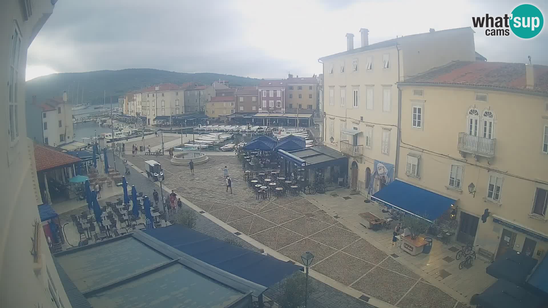 LIVE cam Cres city – place principale et “mandrač” – île de Cres – Croatie