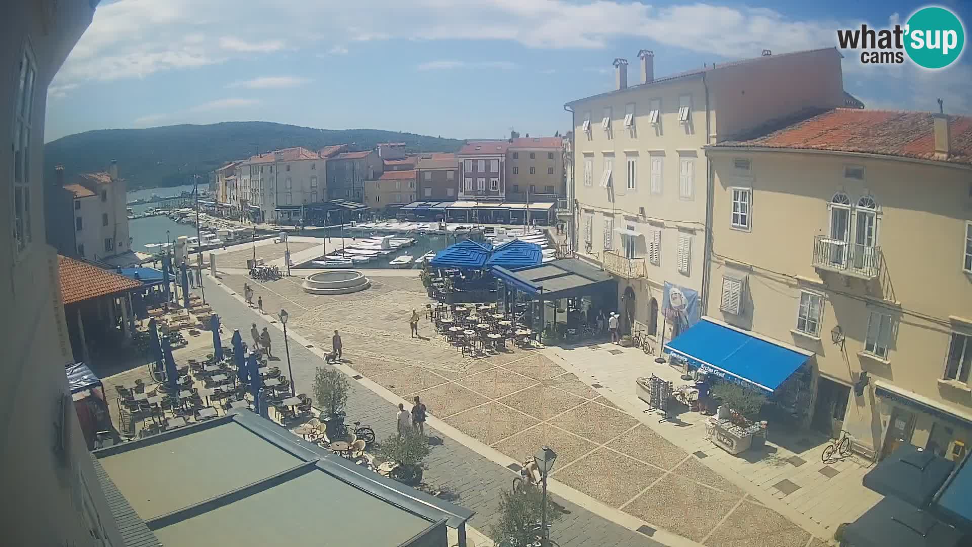 Cámara en vivo ciudad de Cres – plaza principal y “mandrač” – isla de Cres – Croacia