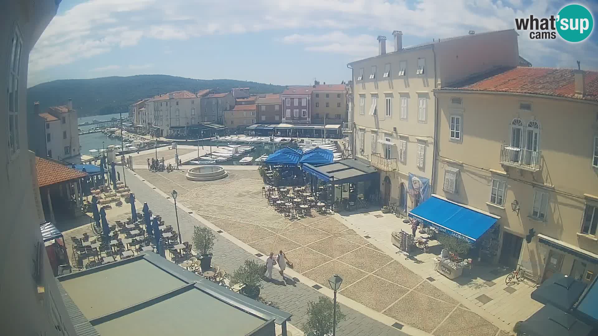 Web kamera Grad Cres – glavni trg i “mandrač” – otok Cres