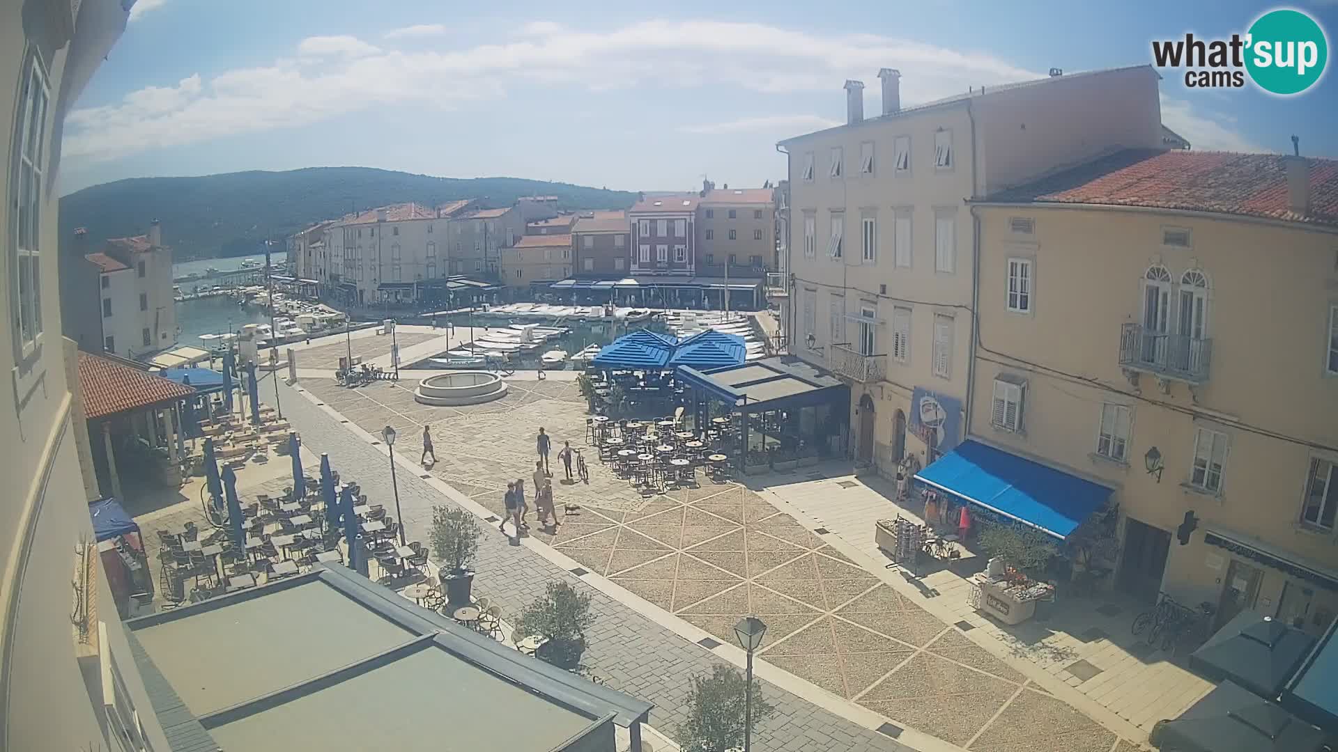 Cámara en vivo ciudad de Cres – plaza principal y “mandrač” – isla de Cres – Croacia