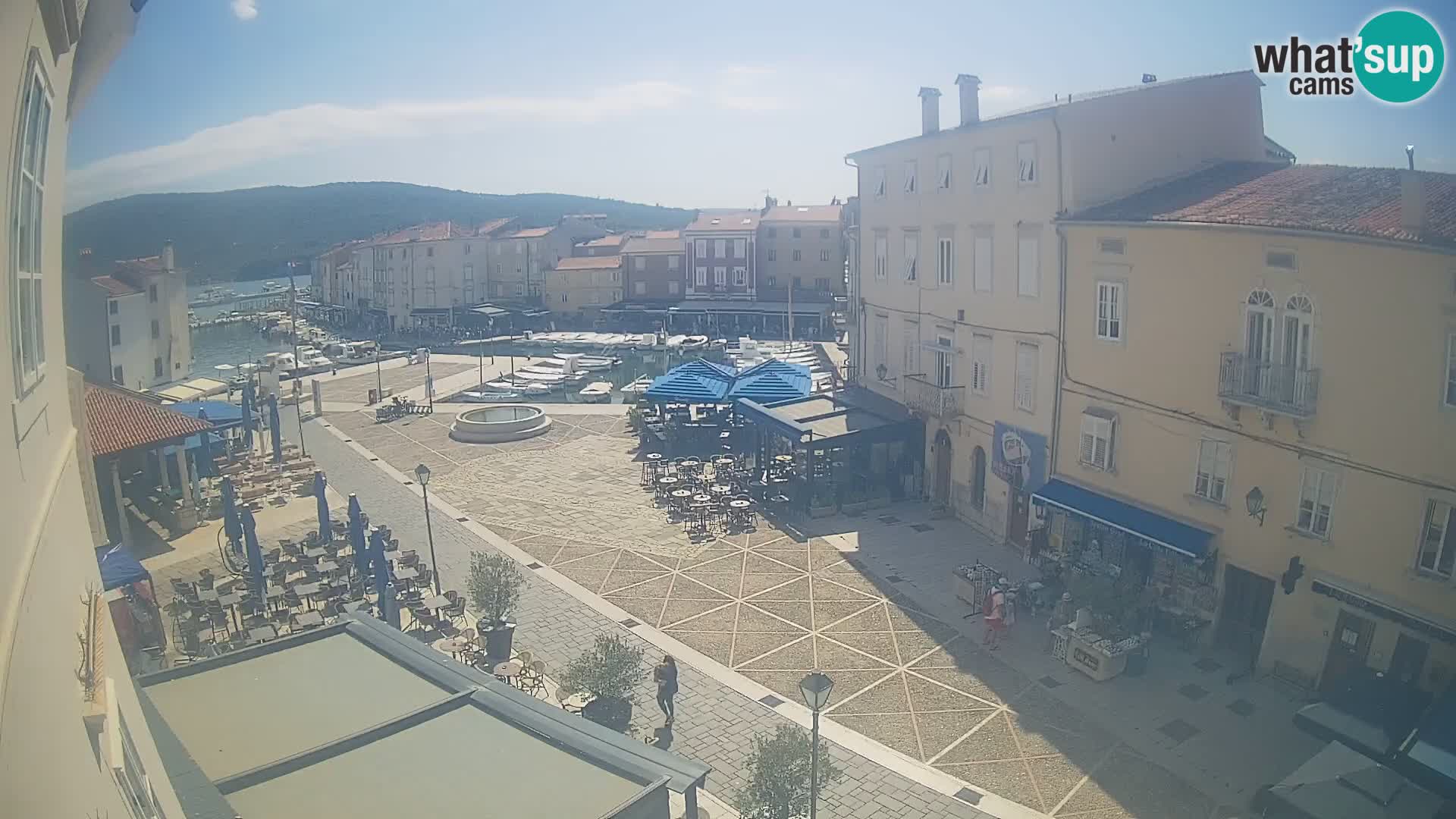 LIVE cam Cres city – place principale et “mandrač” – île de Cres – Croatie