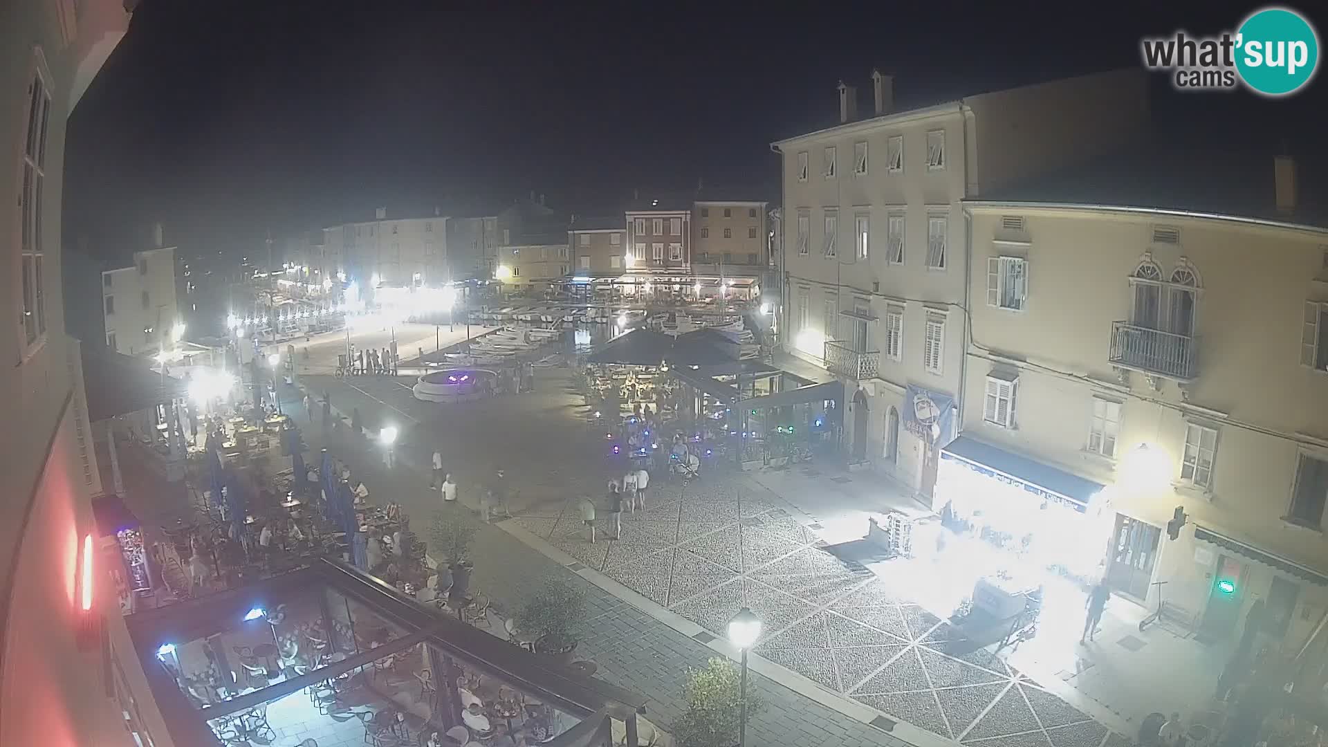 Kamera v ŽIVO Cres mesto – glavni trg in “mandrač” – otok Cres – Hrvaška