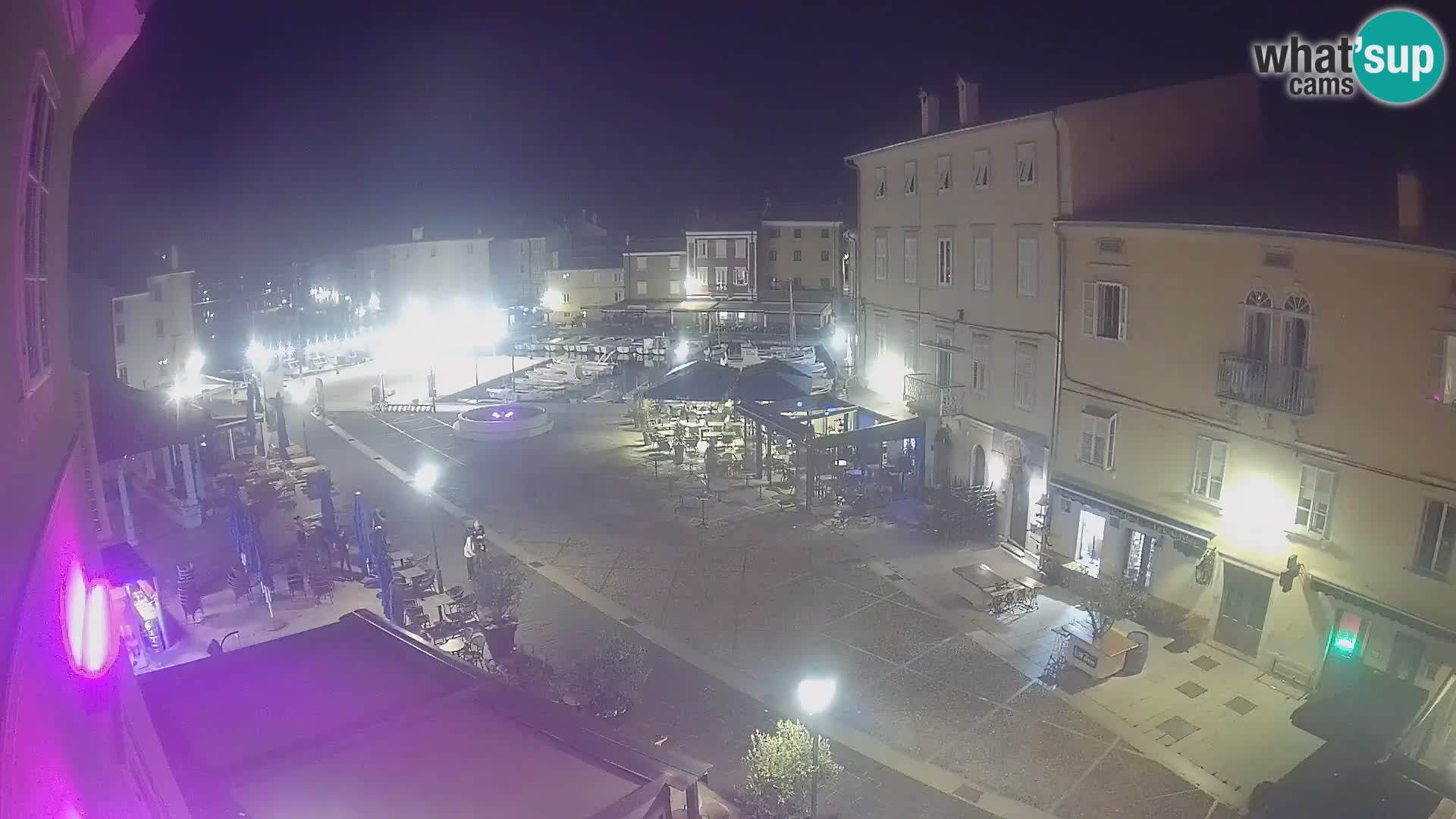 Kamera v ŽIVO Cres mesto – glavni trg in “mandrač” – otok Cres – Hrvaška
