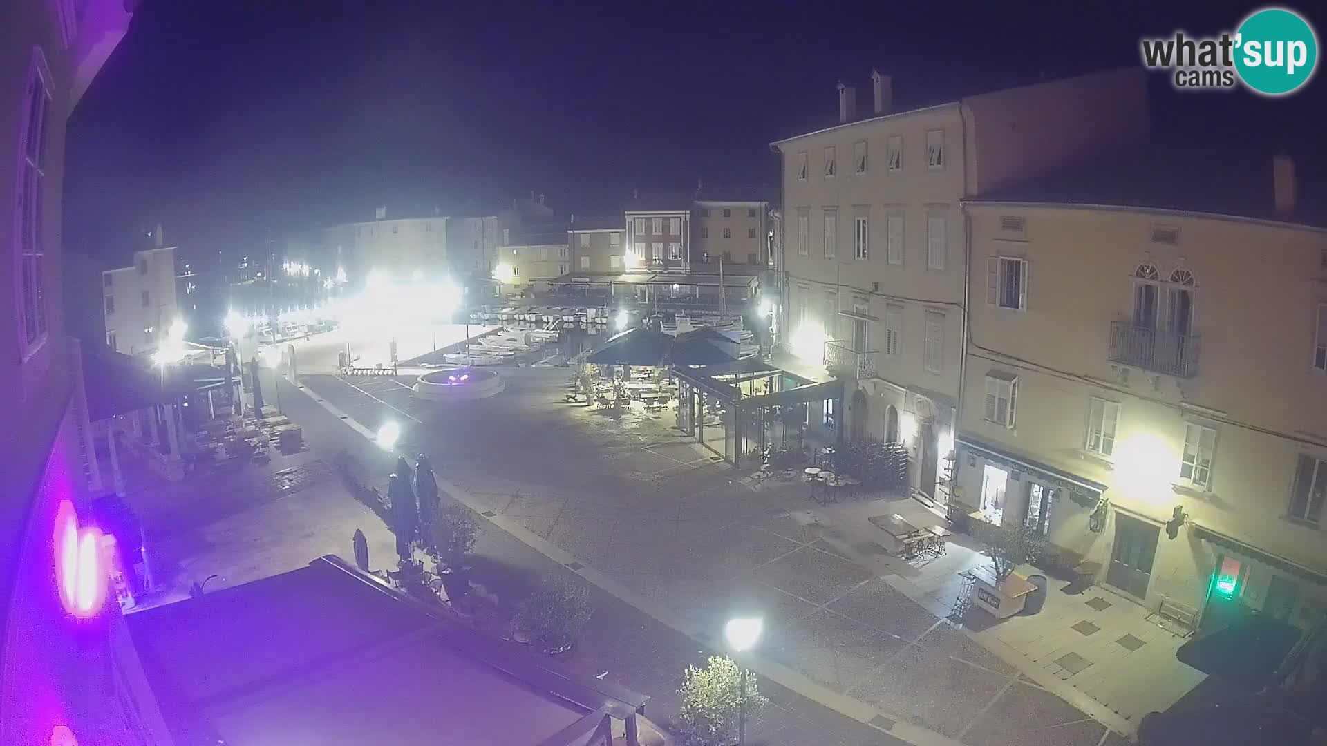 Kamera v ŽIVO Cres mesto – glavni trg in “mandrač” – otok Cres – Hrvaška
