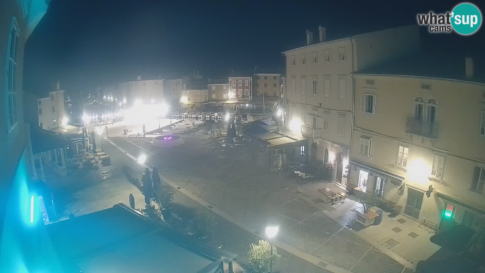 Kamera v ŽIVO Cres mesto – glavni trg in “mandrač” – otok Cres – Hrvaška