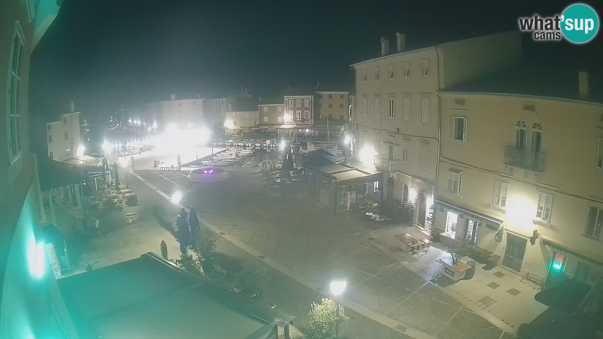 V ŽIVO spletna kamera Cres mesto – glavni trg in “mandrač” – otok Cres – Hrvaška