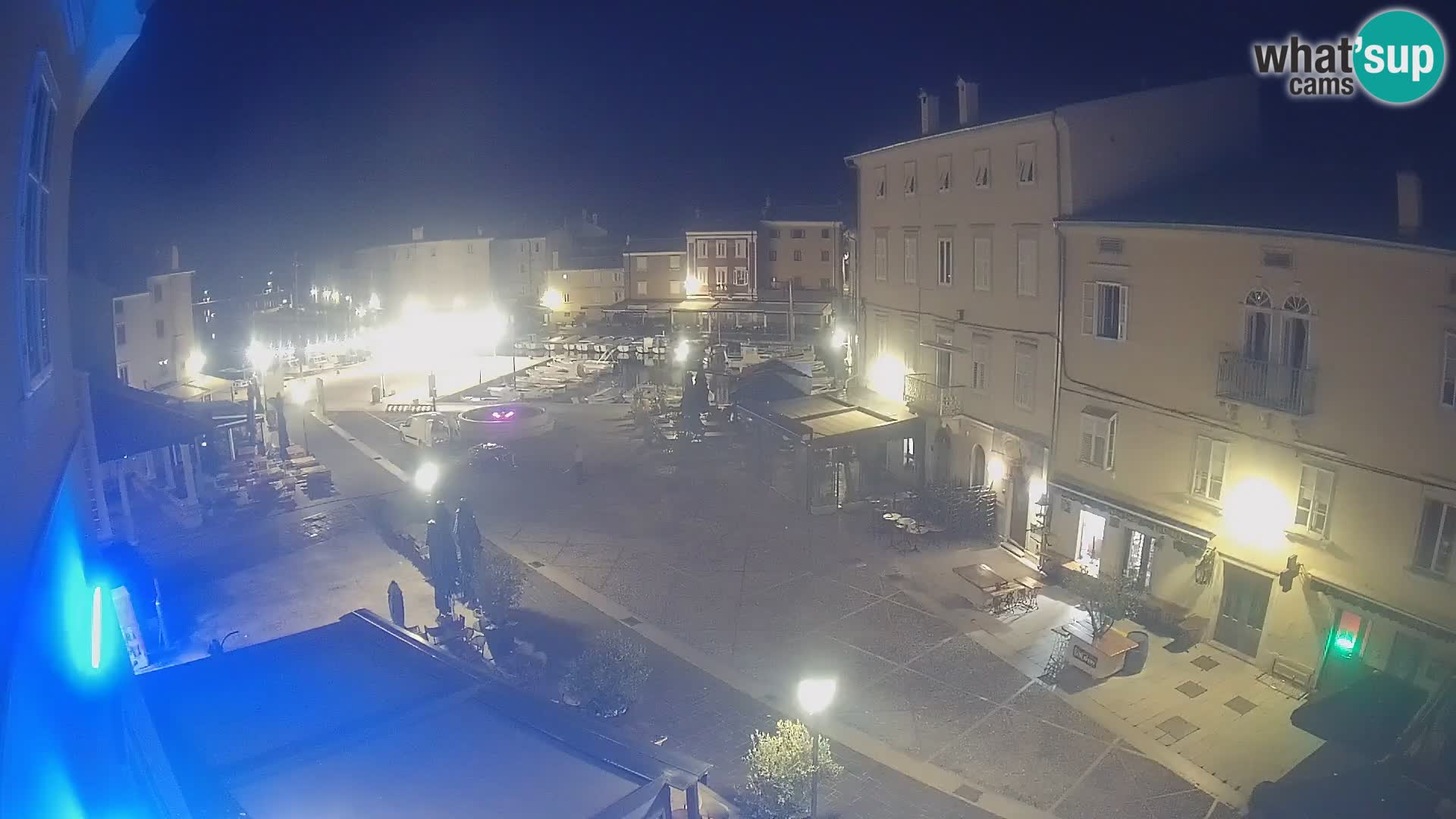V ŽIVO spletna kamera Cres mesto – glavni trg in “mandrač” – otok Cres – Hrvaška