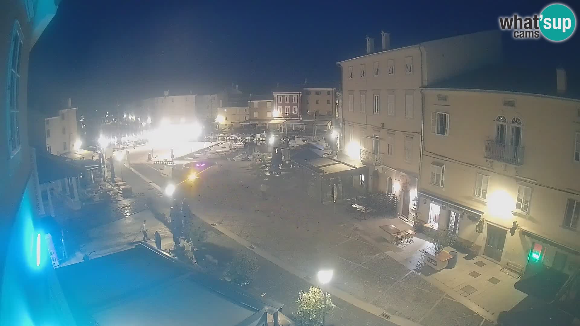 V ŽIVO spletna kamera Cres mesto – glavni trg in “mandrač” – otok Cres – Hrvaška